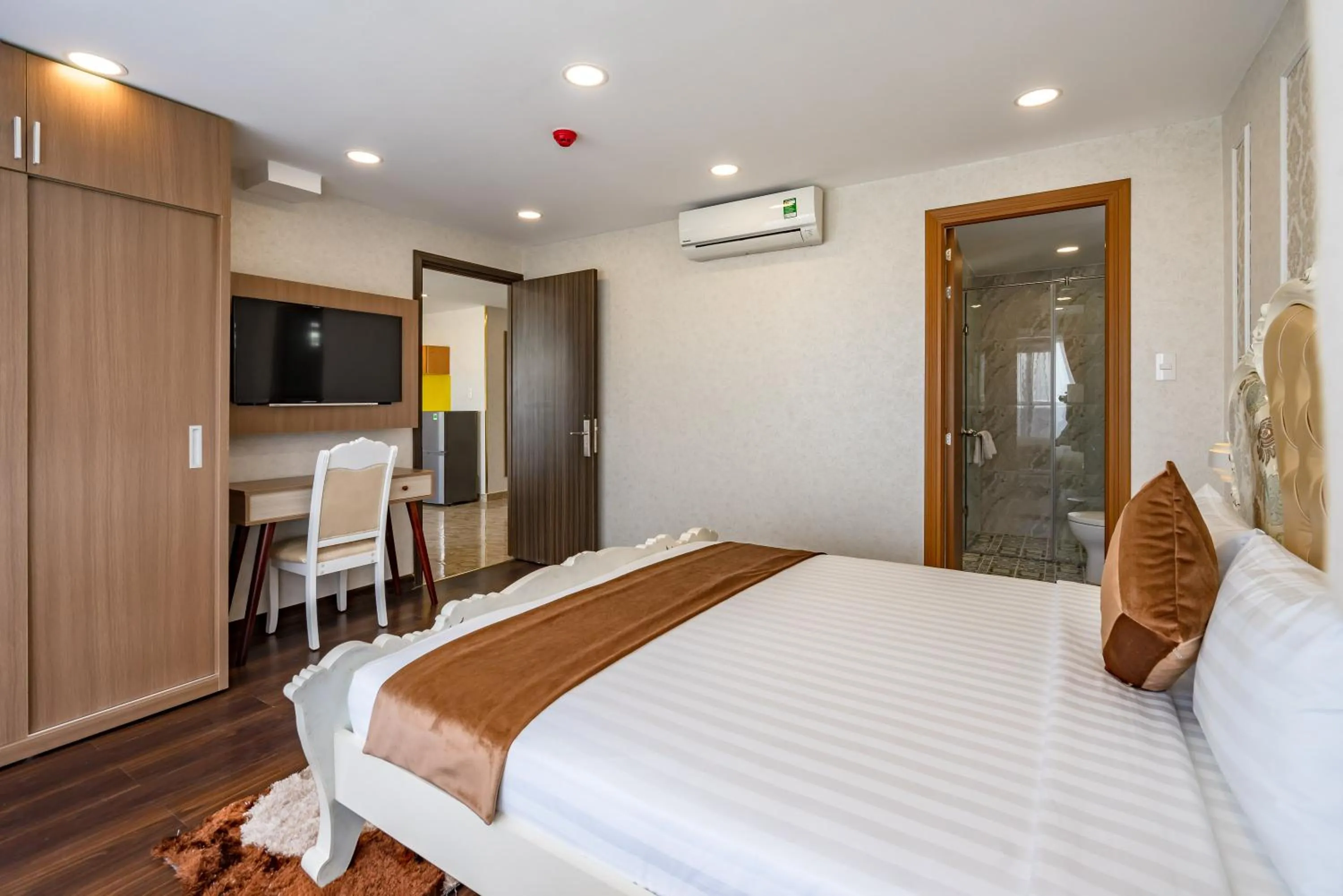 Bed in Emerald Central