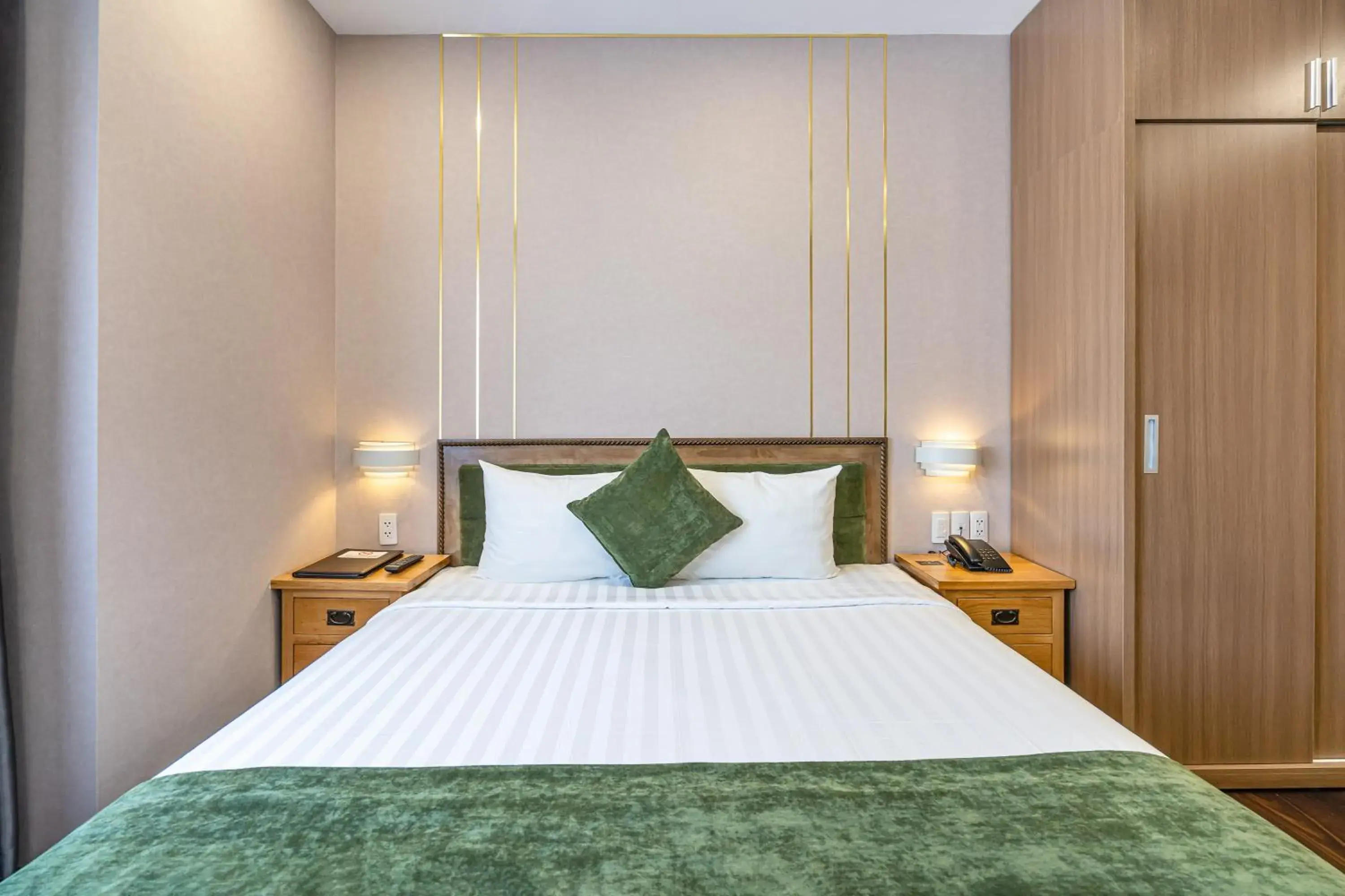 Bed in Emerald Central Bed in Emerald Central