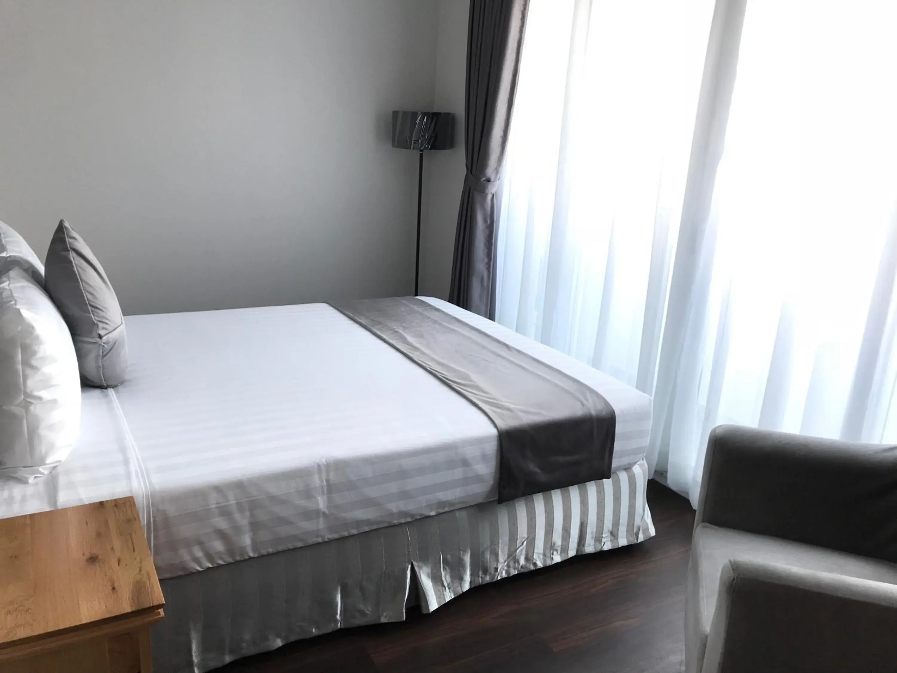 Two-Bedroom Apartment in Emerald Central Two-Bedroom Apartment in Emerald Central