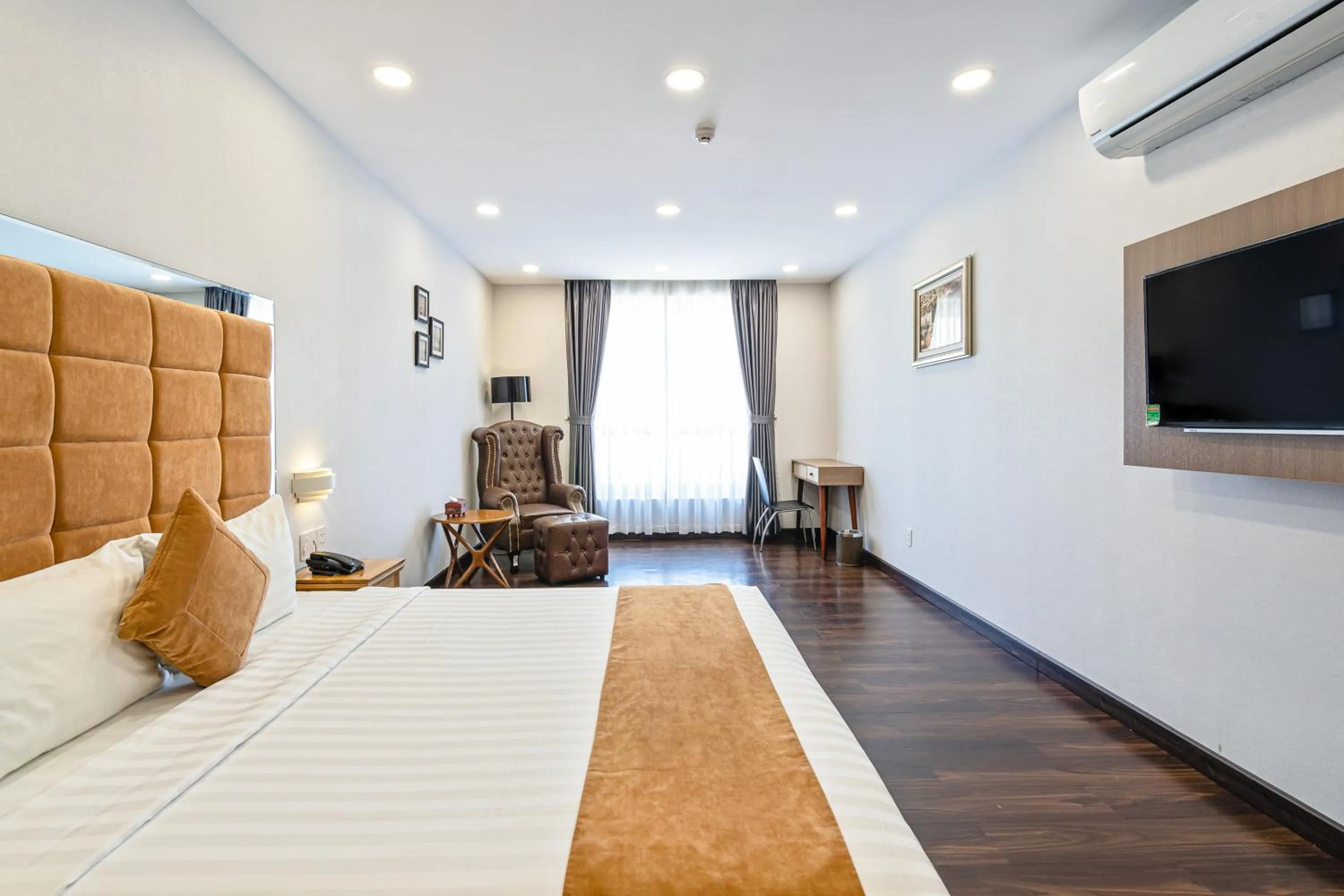 Bed in Emerald Central