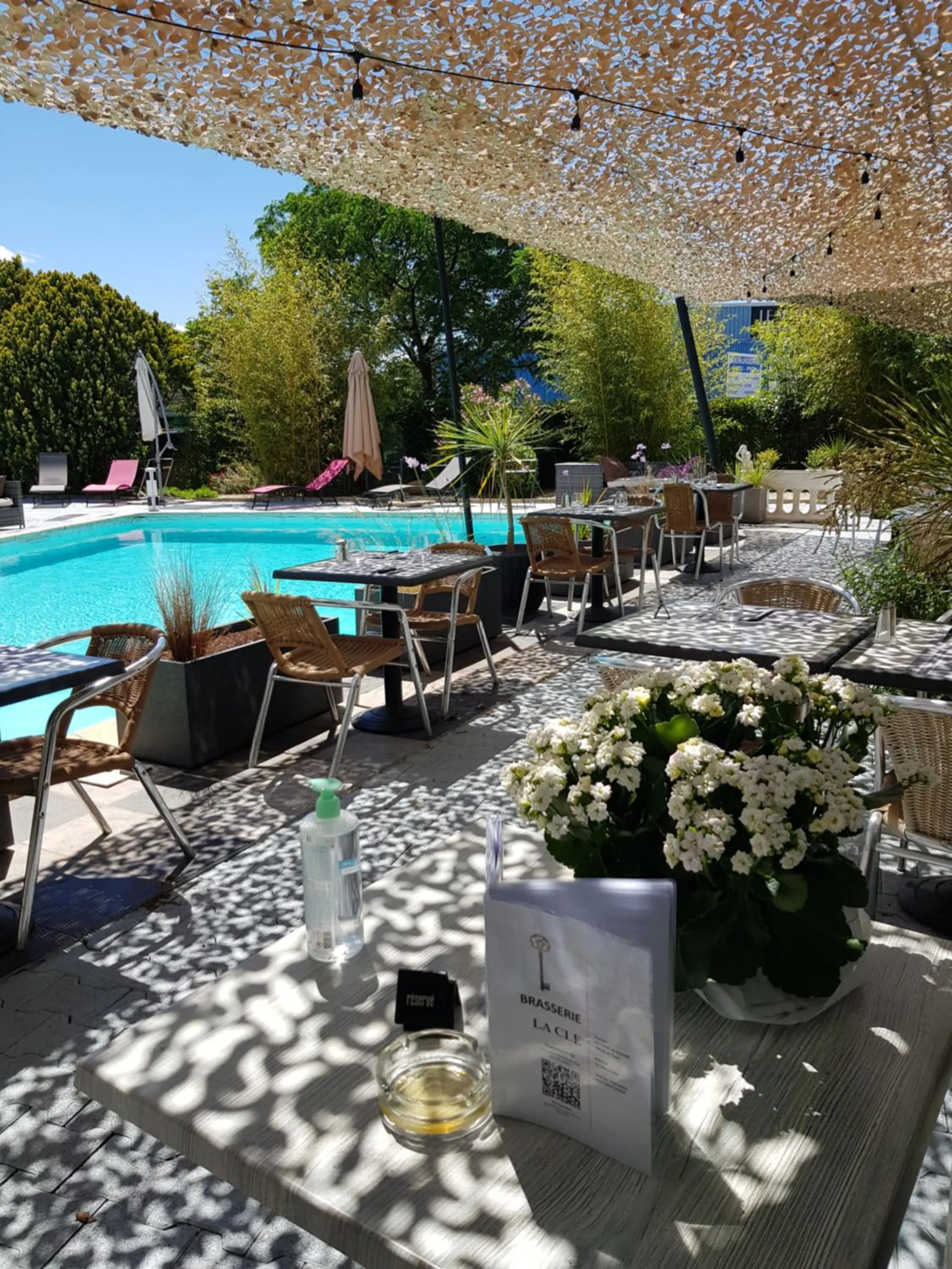 Restaurant/places to eat in Hotel La Clé