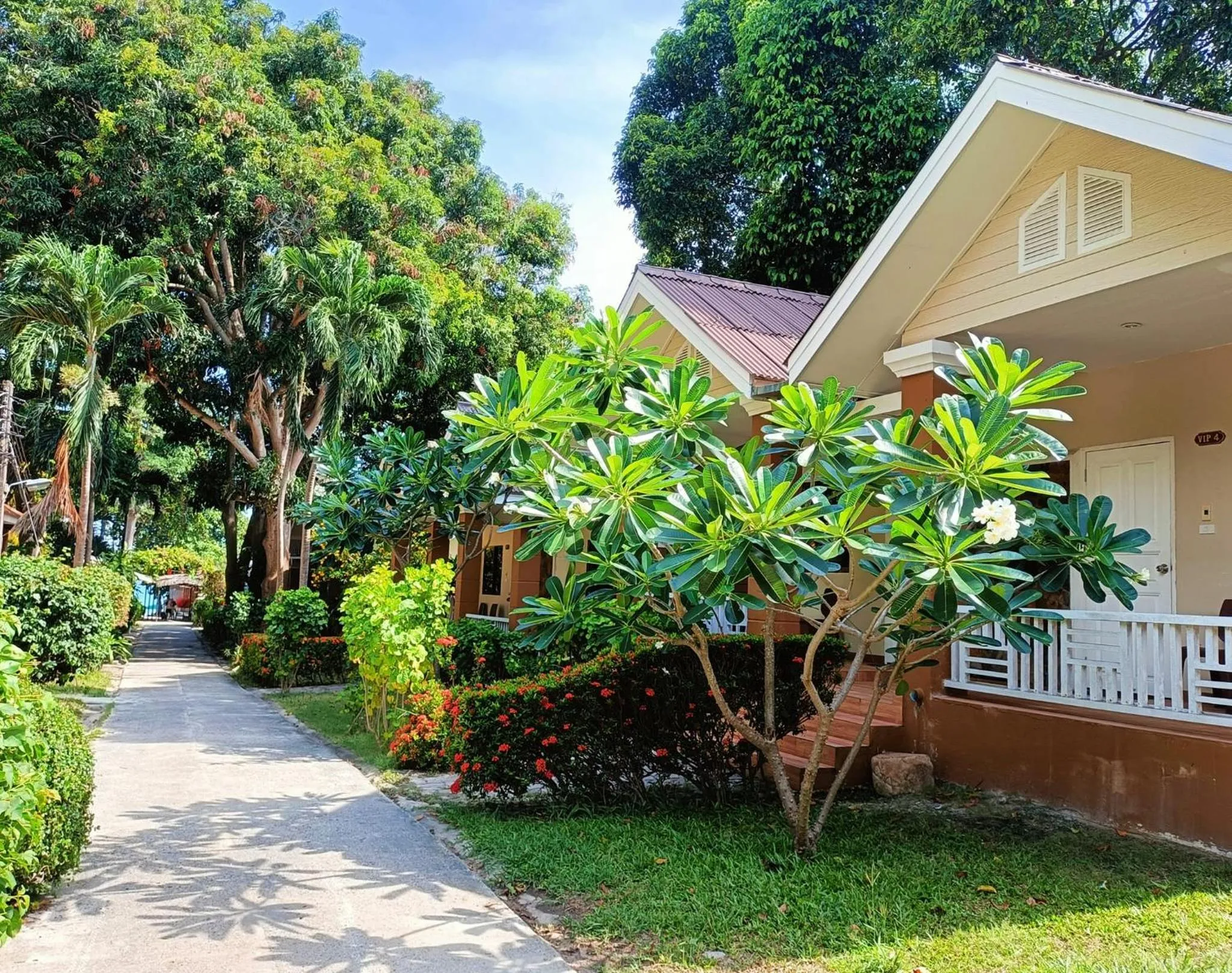 Property building in Malibu Samed Resort