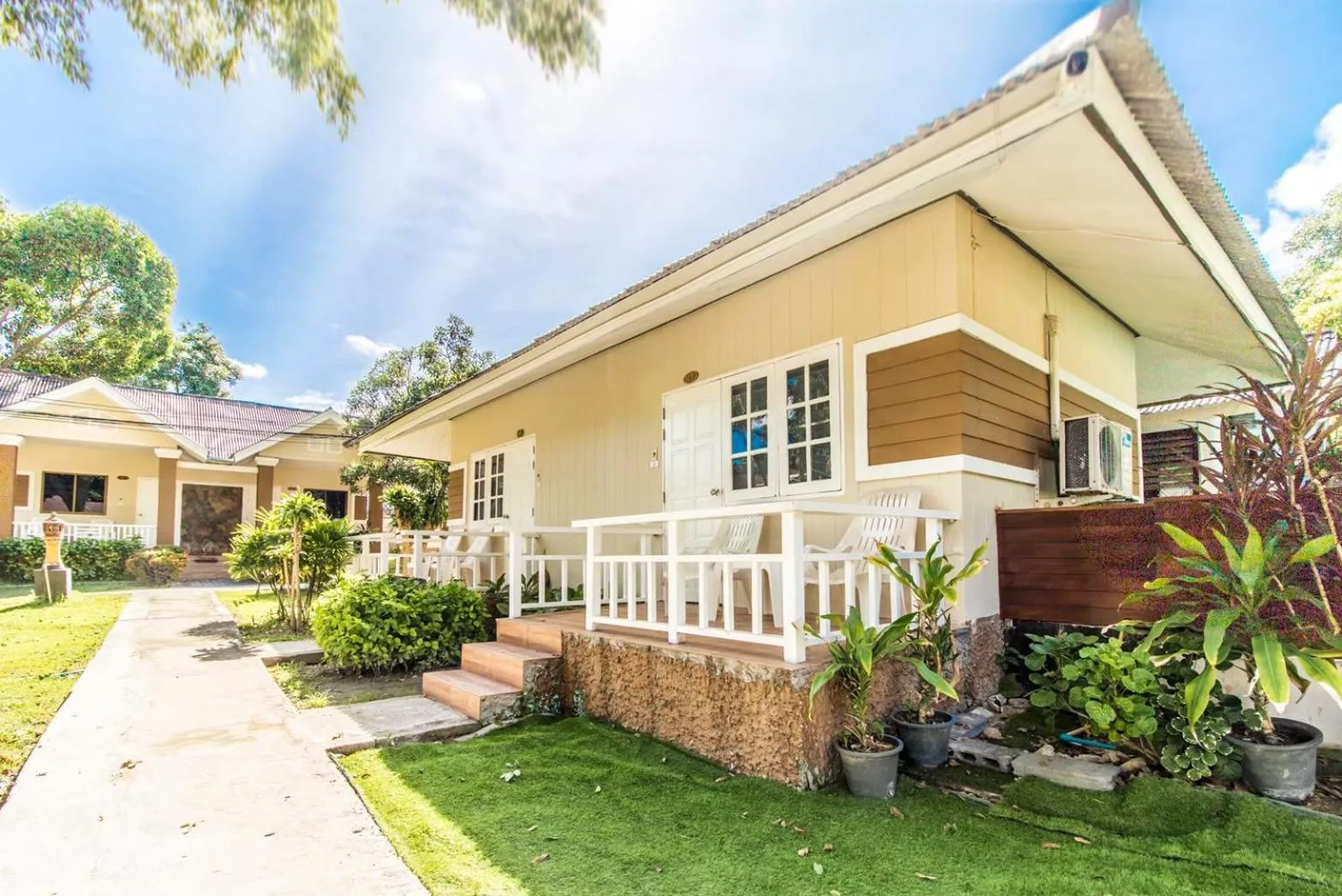 Property building in Malibu Samed Resort