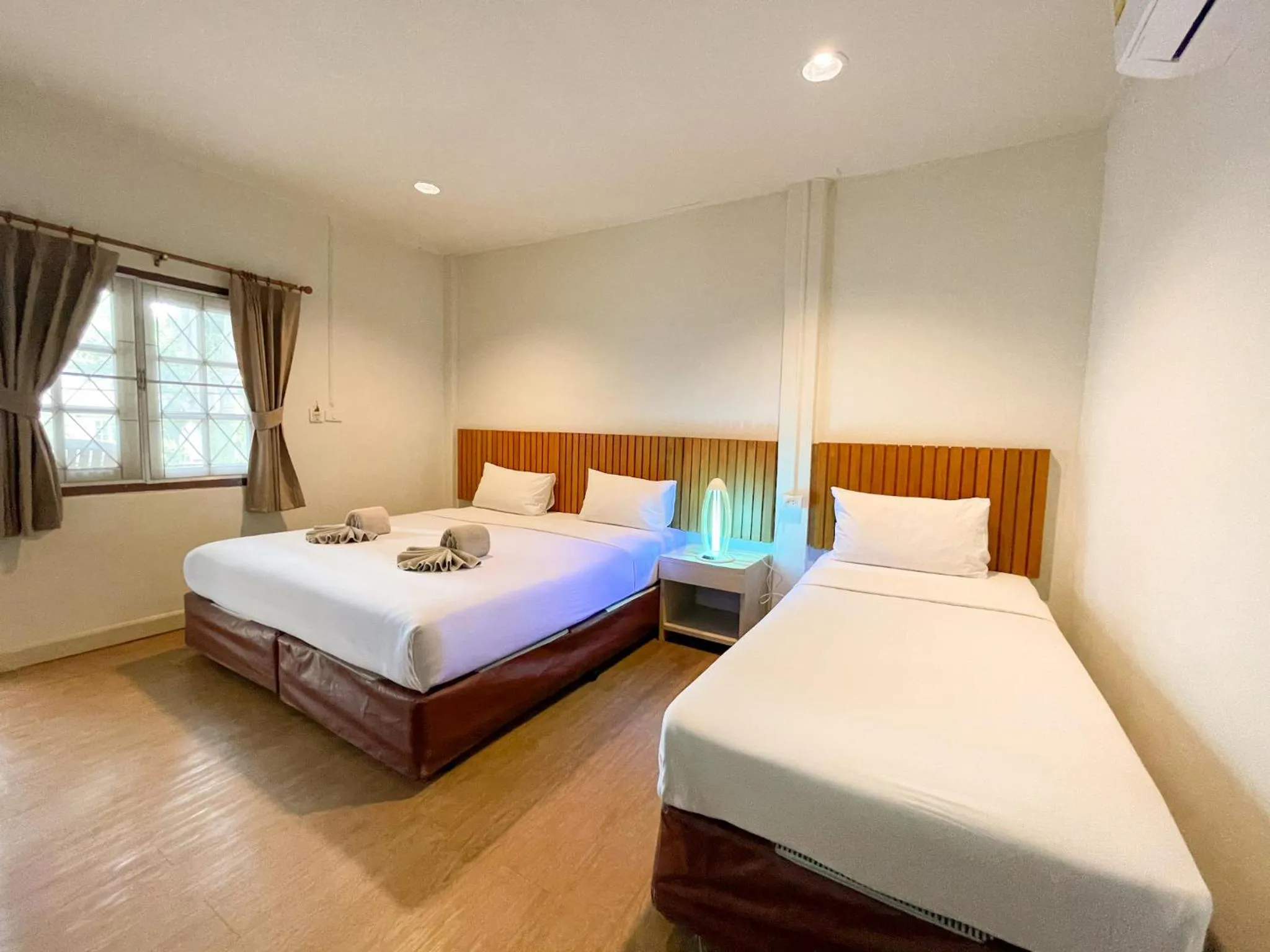 Photo of the whole room, Bed in Malibu Samed Resort