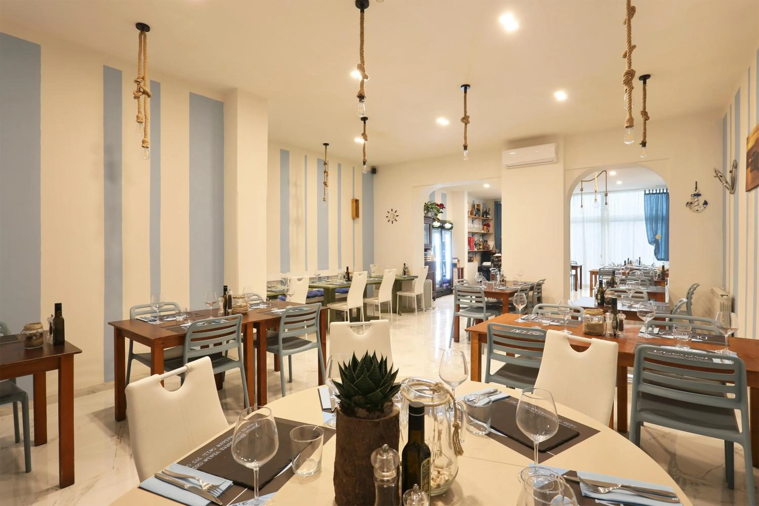 Restaurant/places to eat in Hotel Nuovo Tirreno