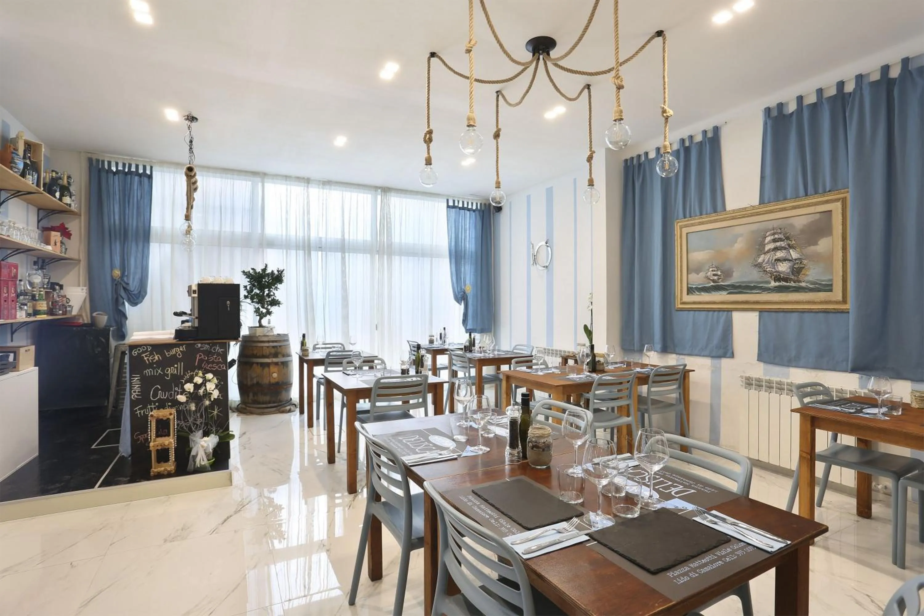 Coffee/tea facilities in Hotel Nuovo Tirreno