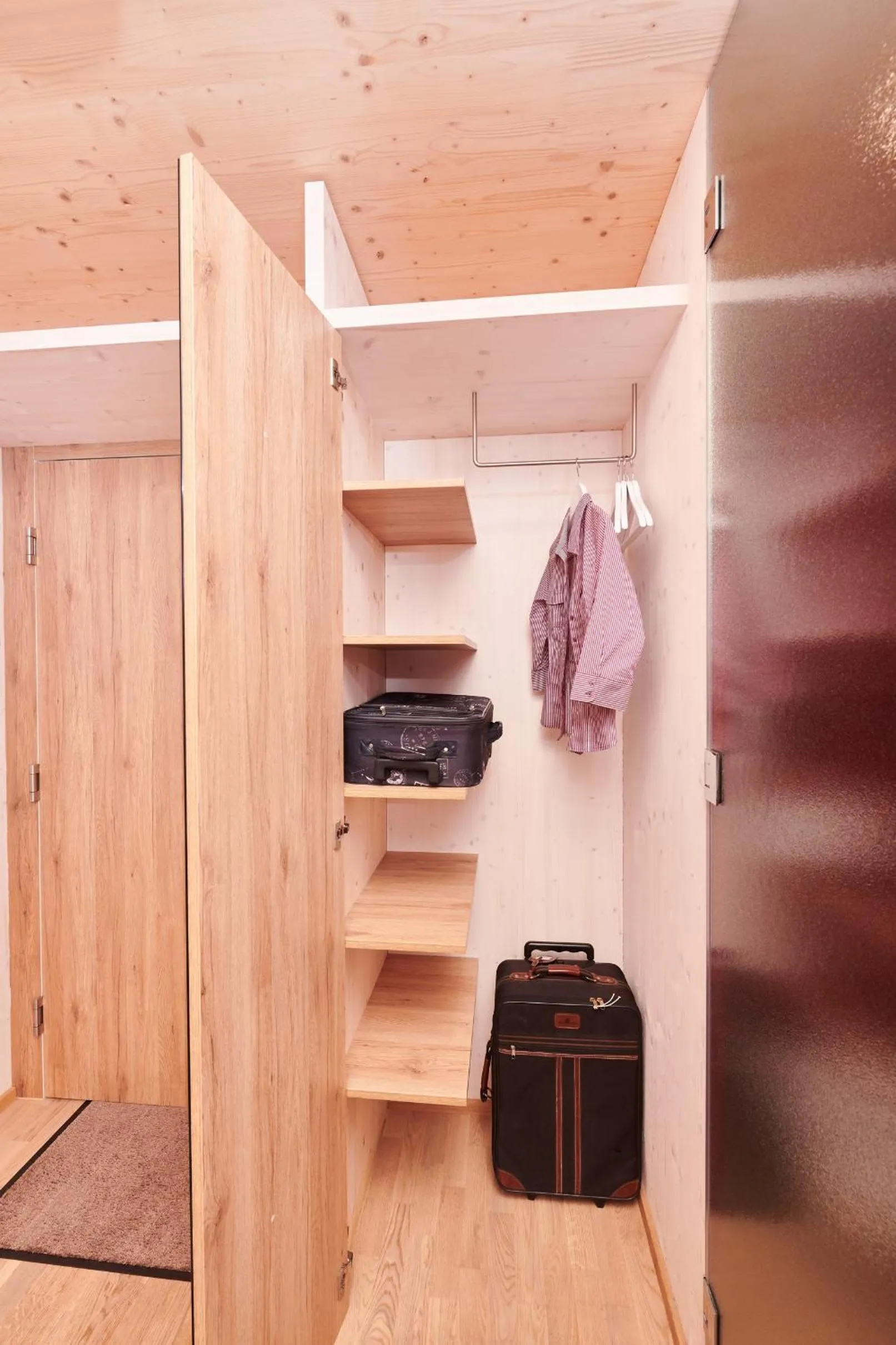 Photo of the whole room in Gästehaus Aquilin