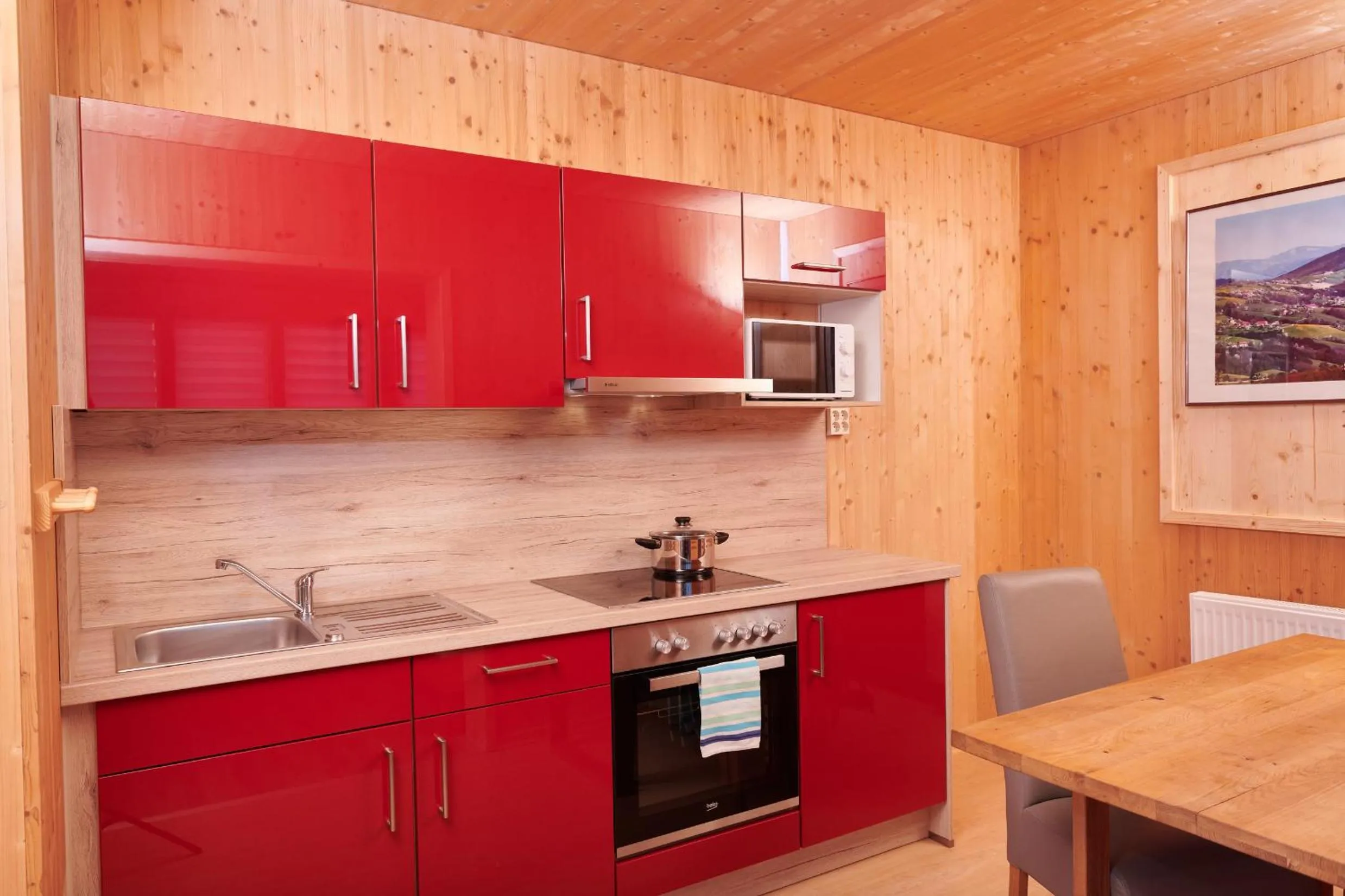 Kitchen or kitchenette in Gästehaus Aquilin