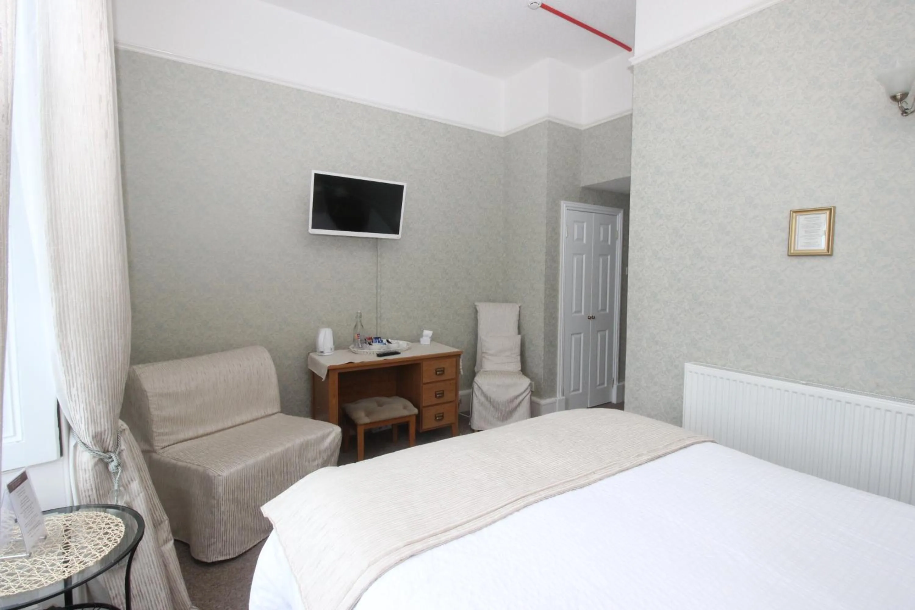 TV/Entertainment Center in The Southfield Hotel