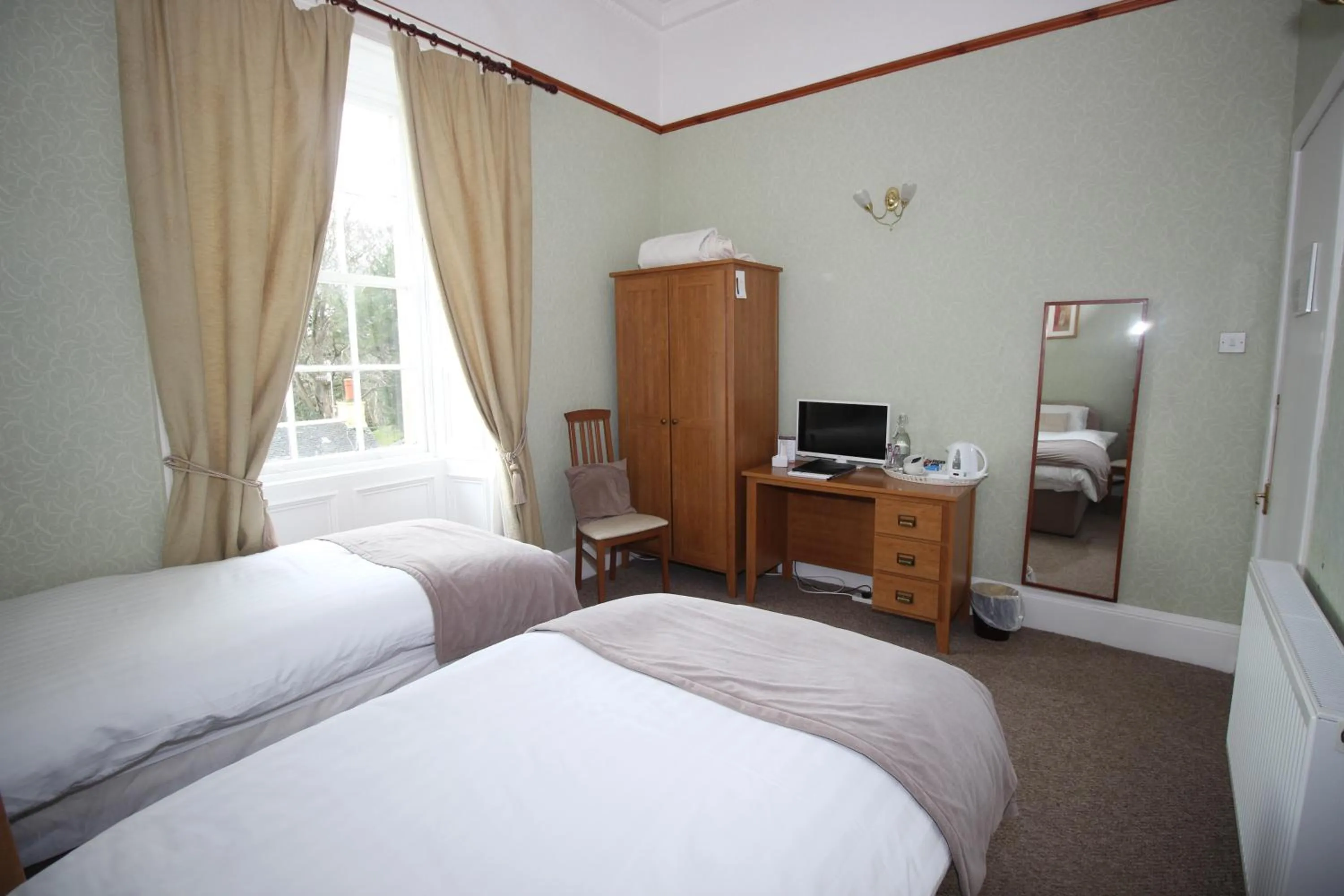 TV/Entertainment Center in The Southfield Hotel