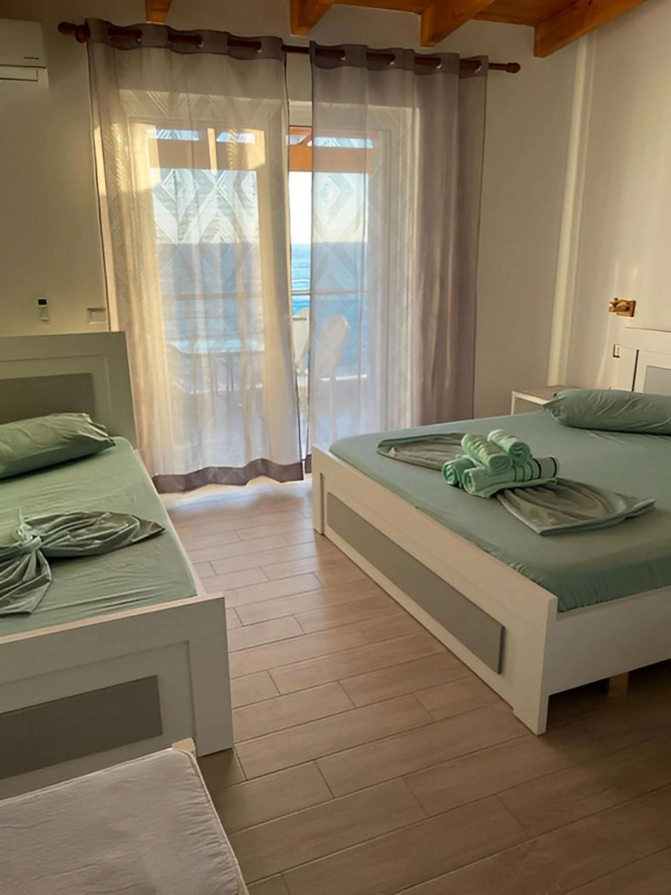 Wave n' Sea Apartments