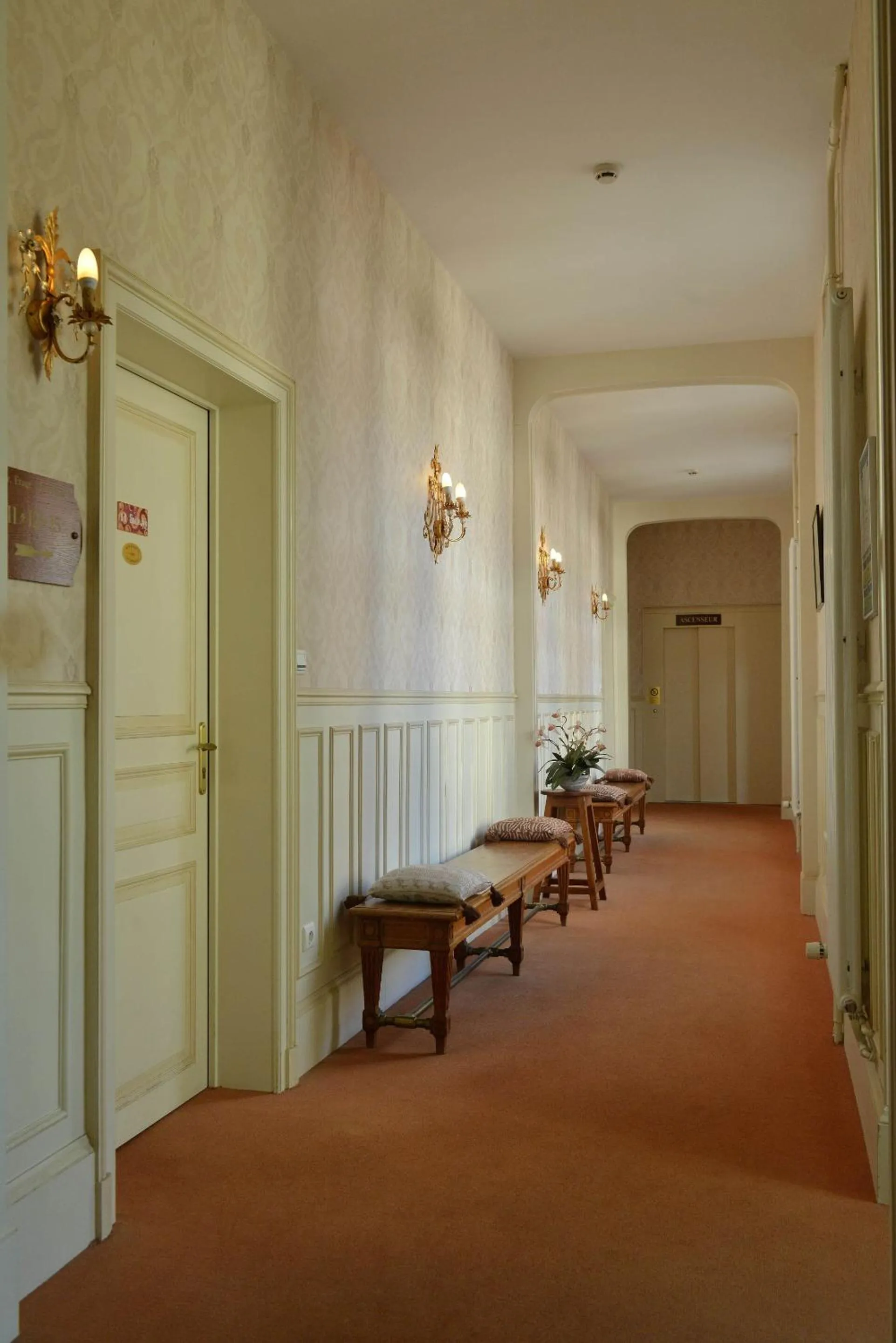 Lobby or reception in Hotel Castel Jeanson