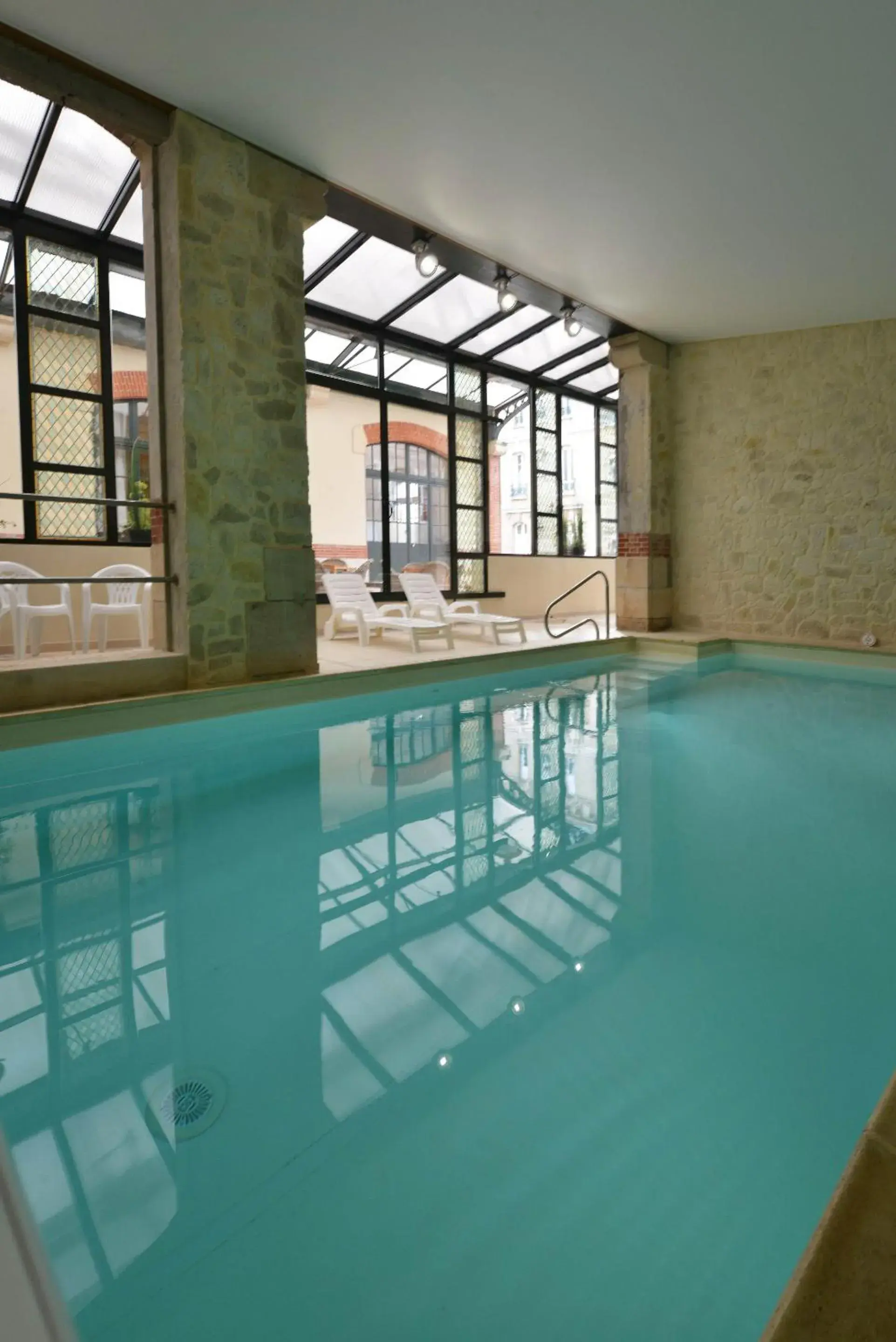 Swimming pool in Hôtel Castel Jeanson Swimming pool in Hôtel Castel Jeanson