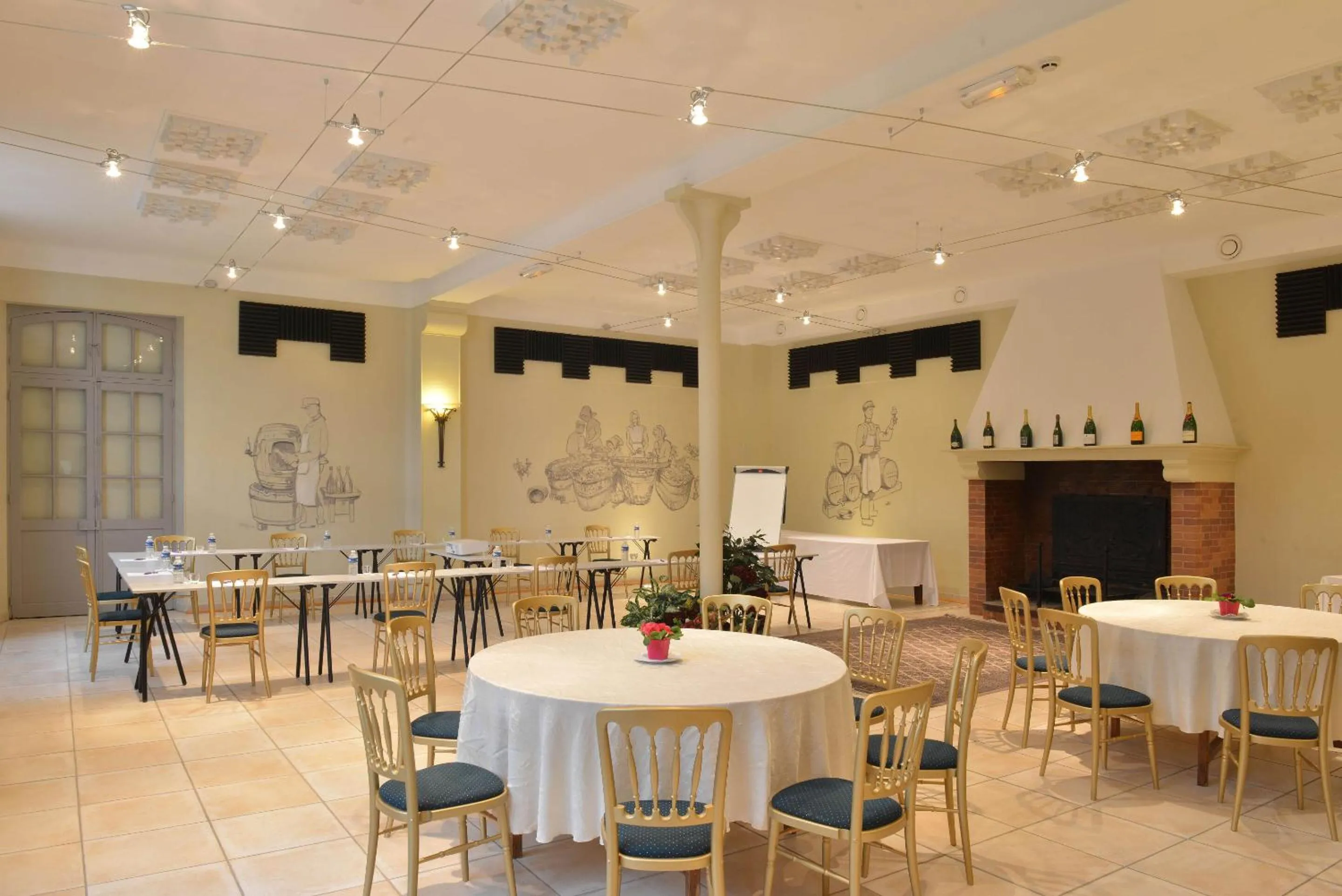 Meeting/conference room in Hotel Castel Jeanson
