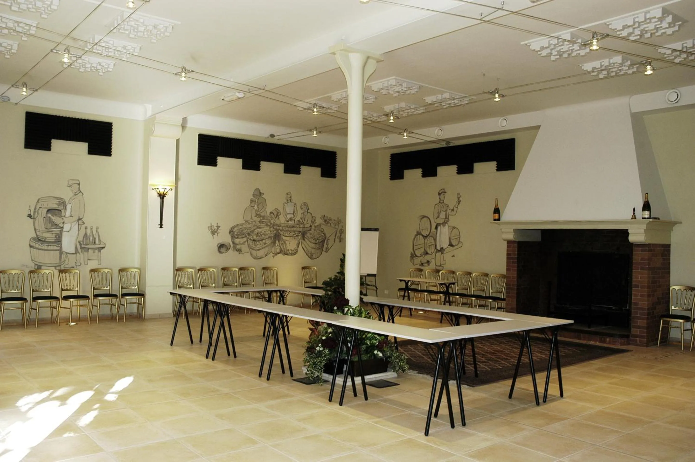 Meeting/conference room in Hotel Castel Jeanson