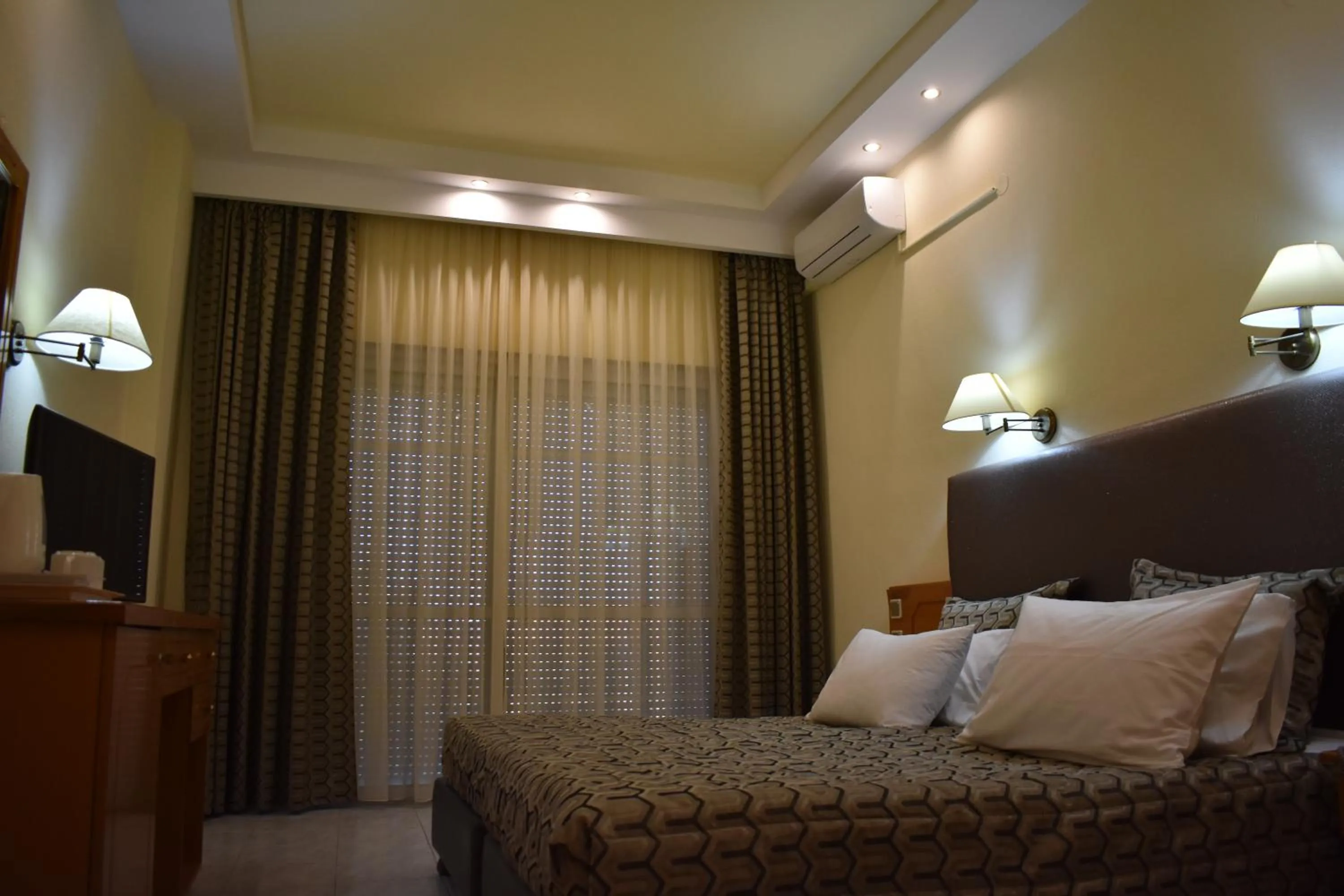 Bed in Hotel Diamantidis