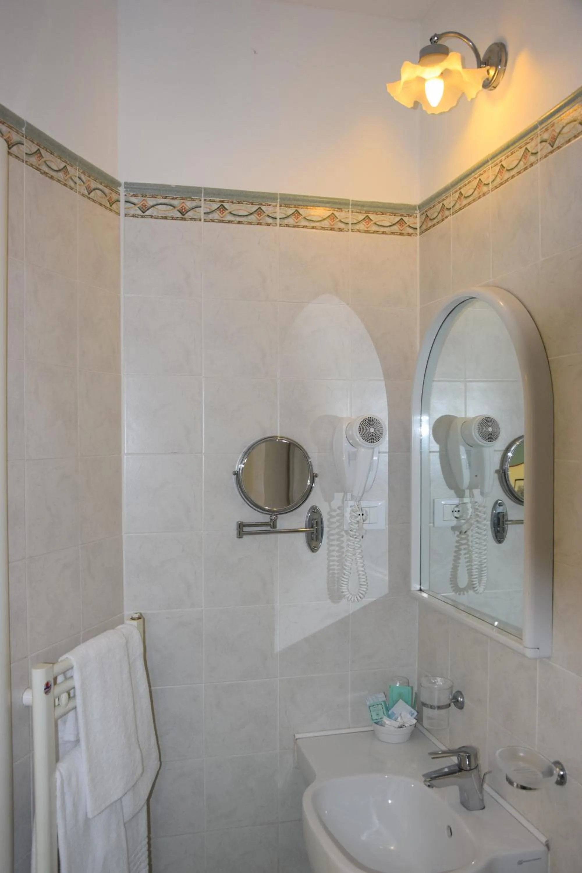 Triple Room with Side Sea View in Hotel Italia