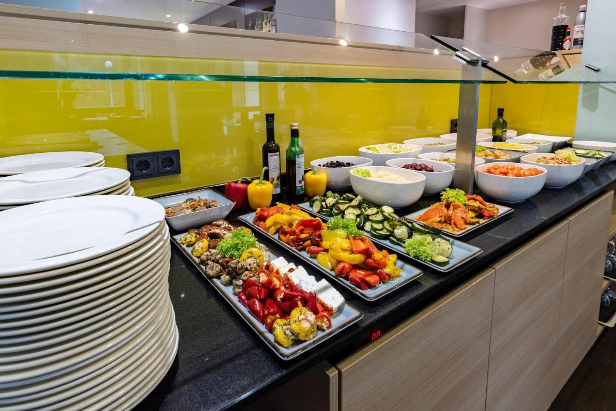 Restaurant/places to eat in Garner Hotel Osnabrück by IHG