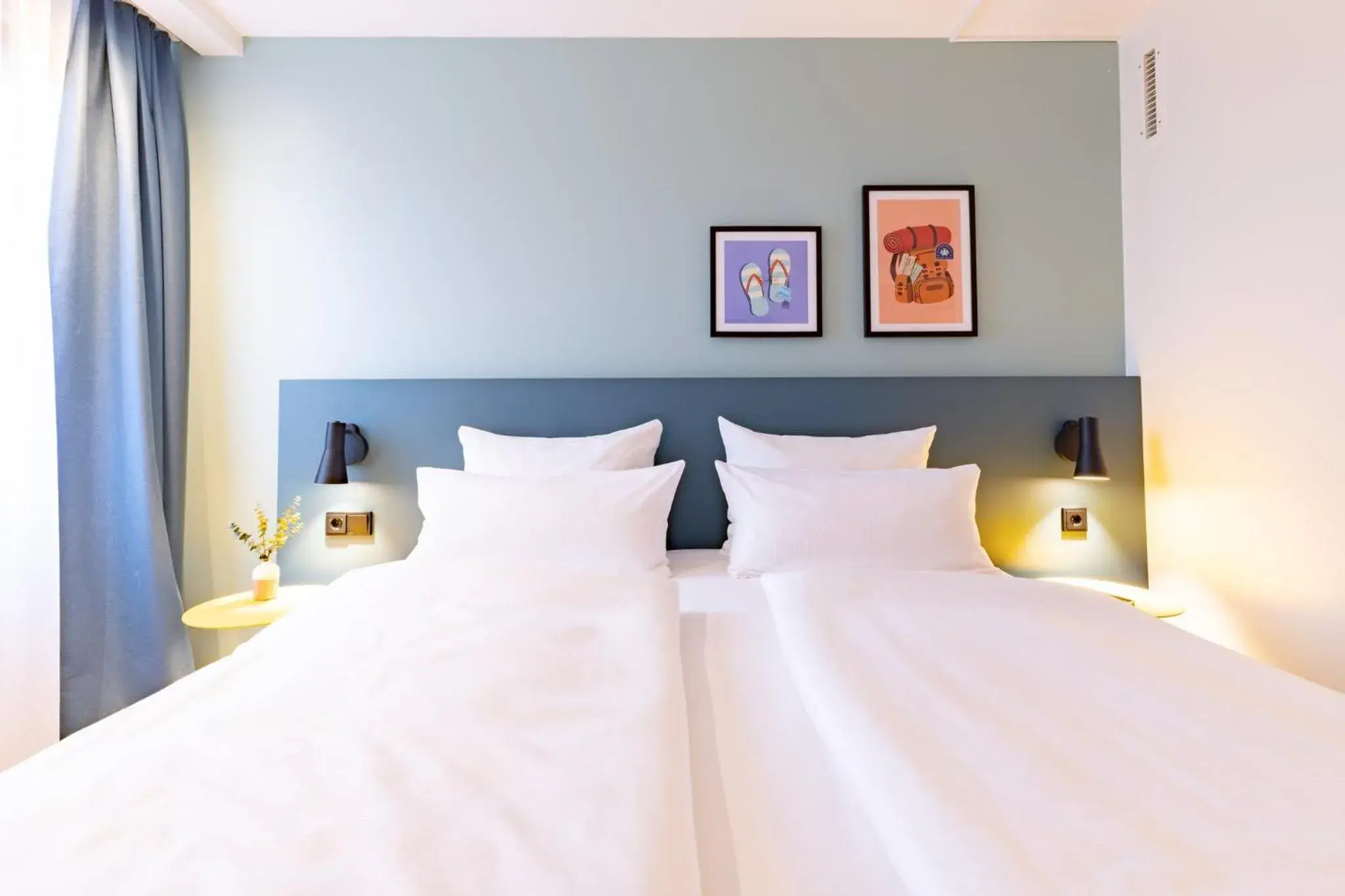 Photo of the whole room, Bed in Garner Hotel Osnabrück by IHG Photo of the whole room, Bed in Garner Hotel Osnabrück by IHG