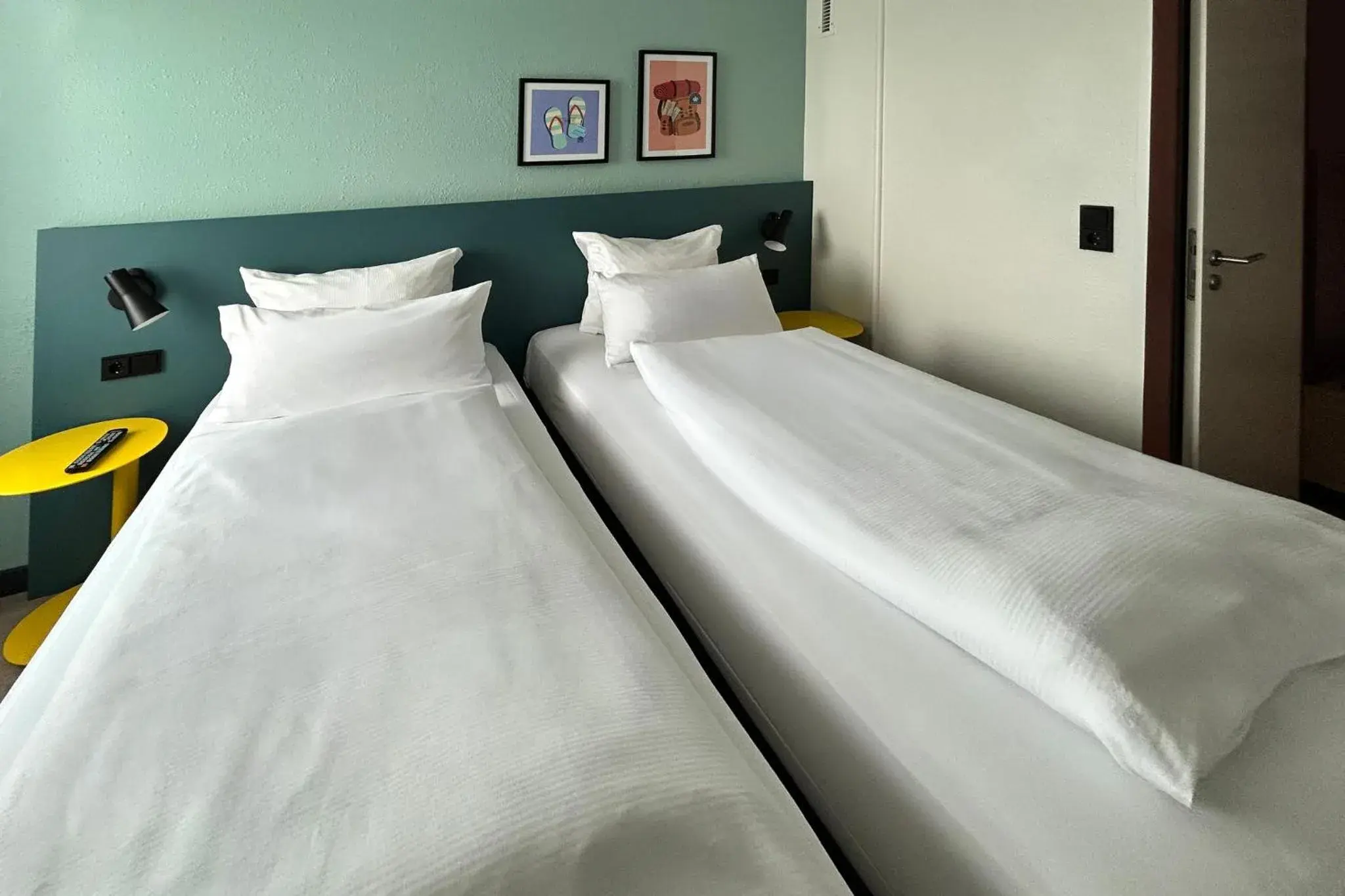 Photo of the whole room, Bed in Garner Hotel Osnabrück by IHG Photo of the whole room, Bed in Garner Hotel Osnabrück by IHG