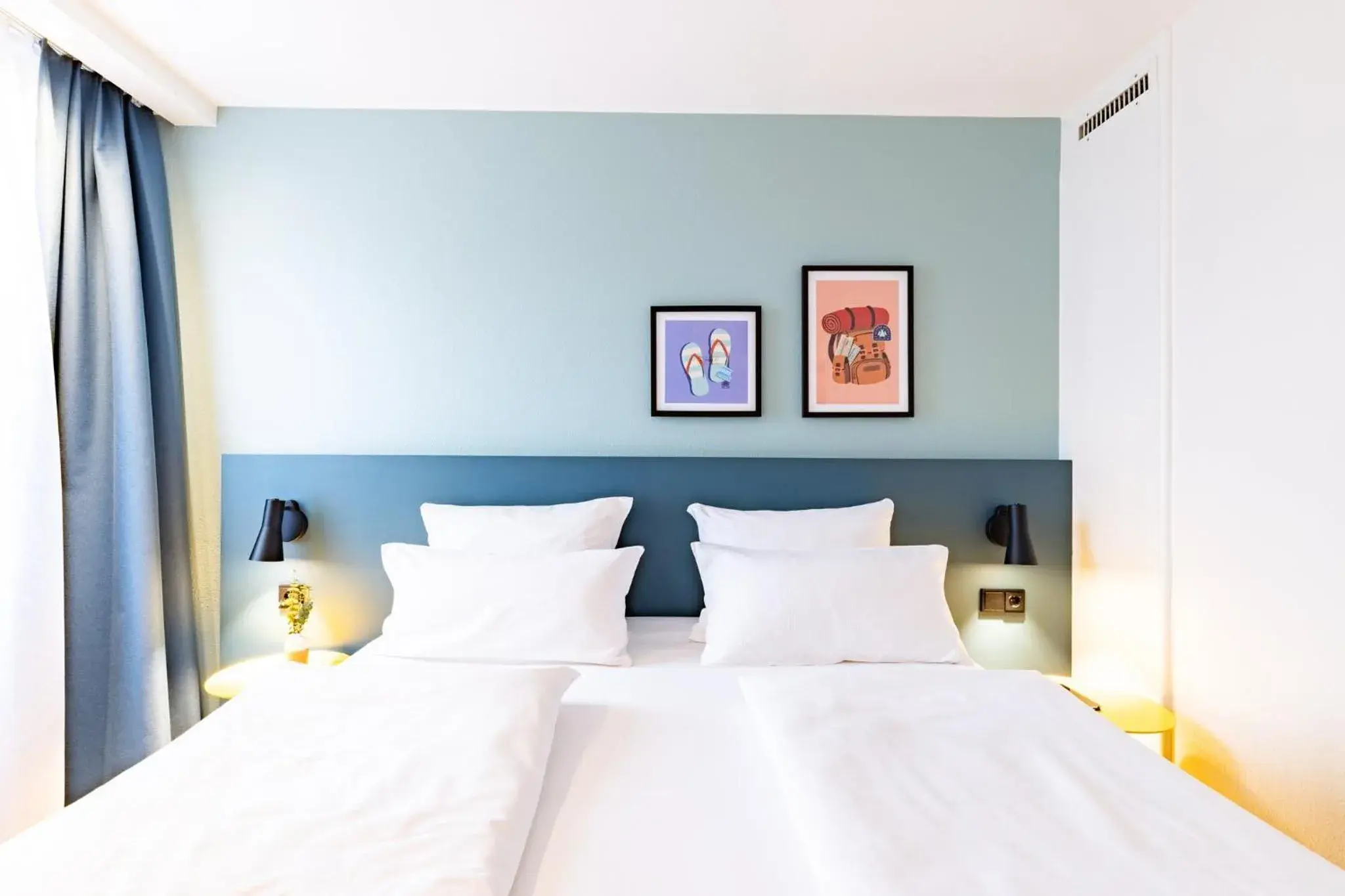 Photo of the whole room, Bed in Garner Hotel Osnabrück by IHG Photo of the whole room, Bed in Garner Hotel Osnabrück by IHG