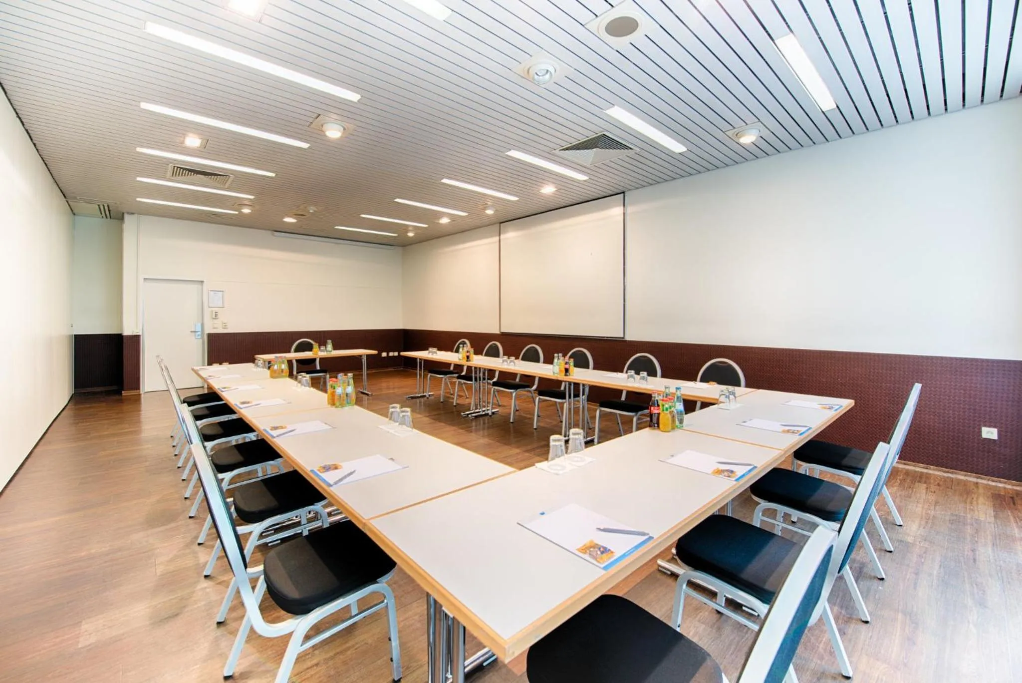 Meeting/conference room in Garner Hotel Osnabrück by IHG