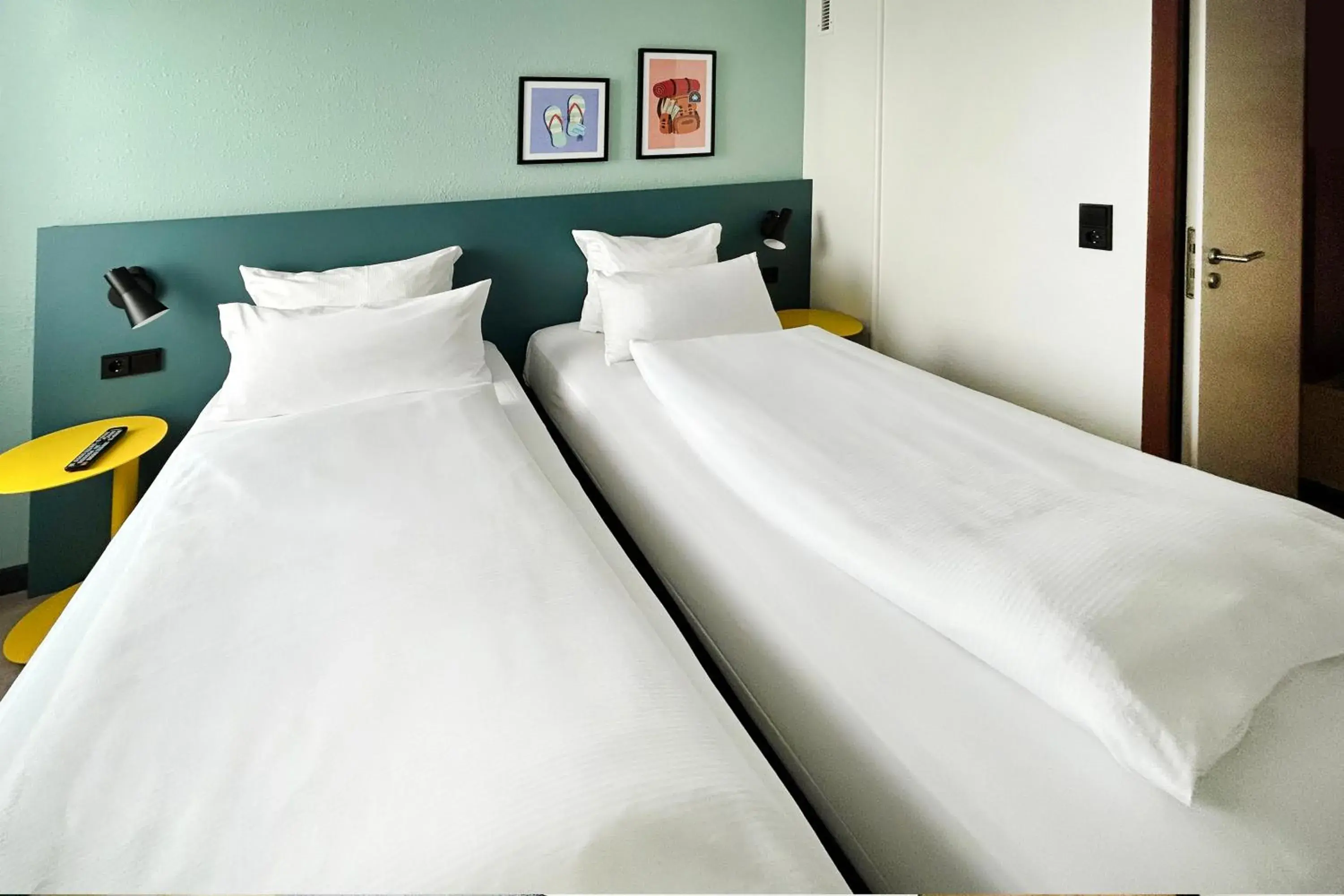 Photo of the whole room, Bed in Garner Hotel Osnabrück by IHG Photo of the whole room, Bed in Garner Hotel Osnabrück by IHG