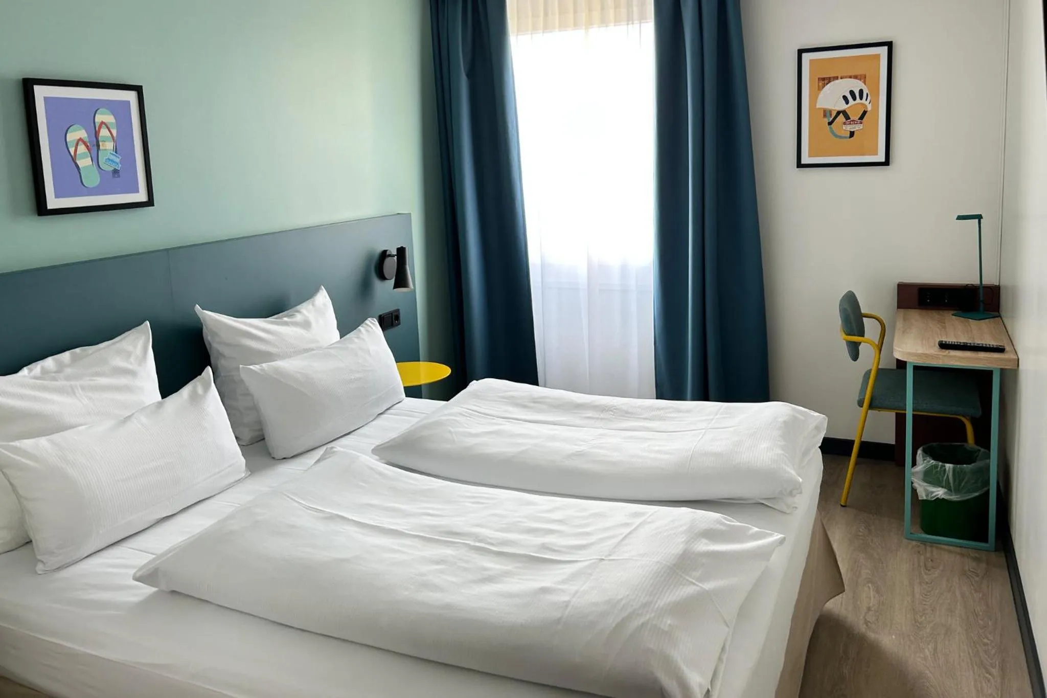 Photo of the whole room, Bed in Garner Hotel Osnabrück by IHG