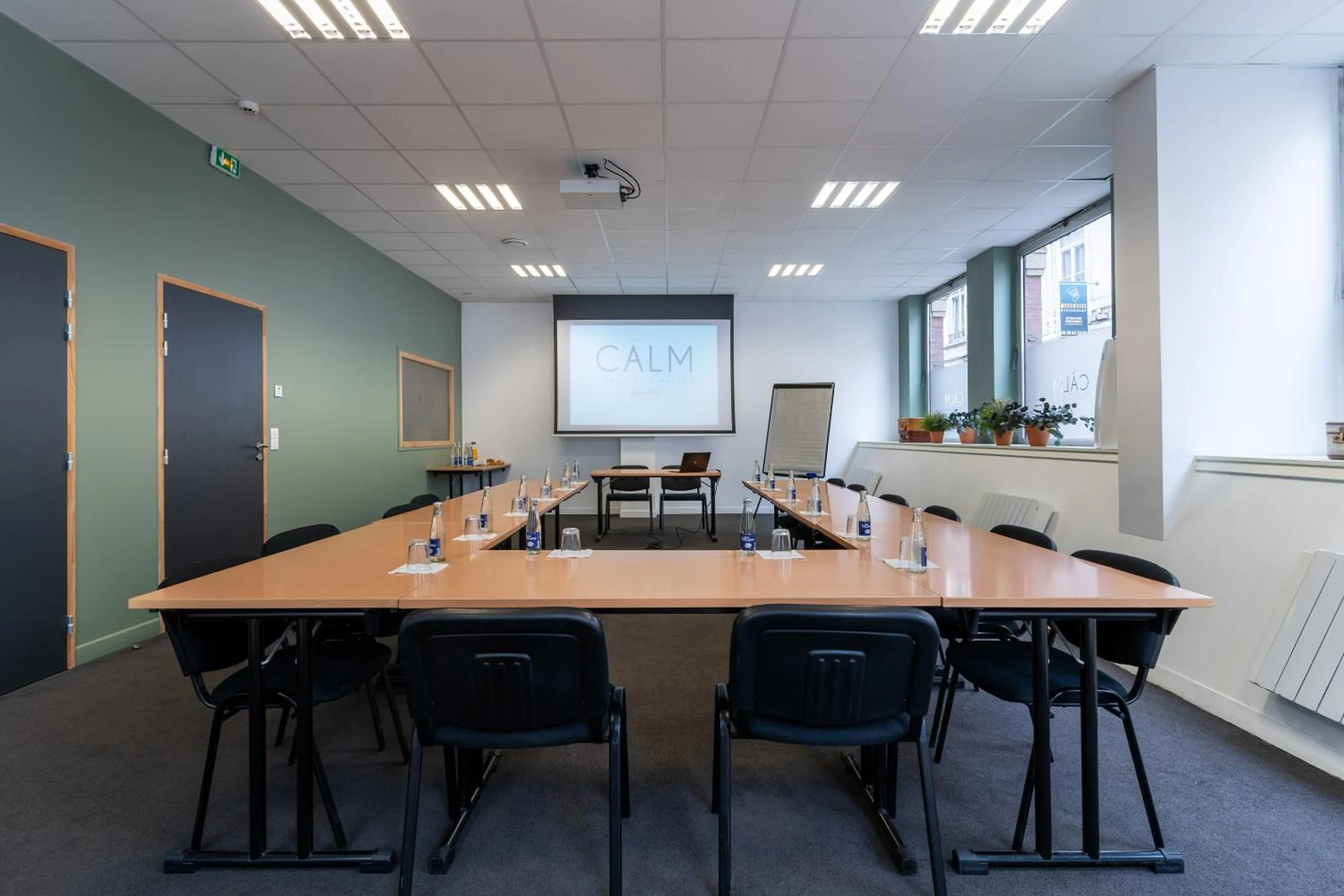 Meeting/conference room in CALM Appart' & Hostel