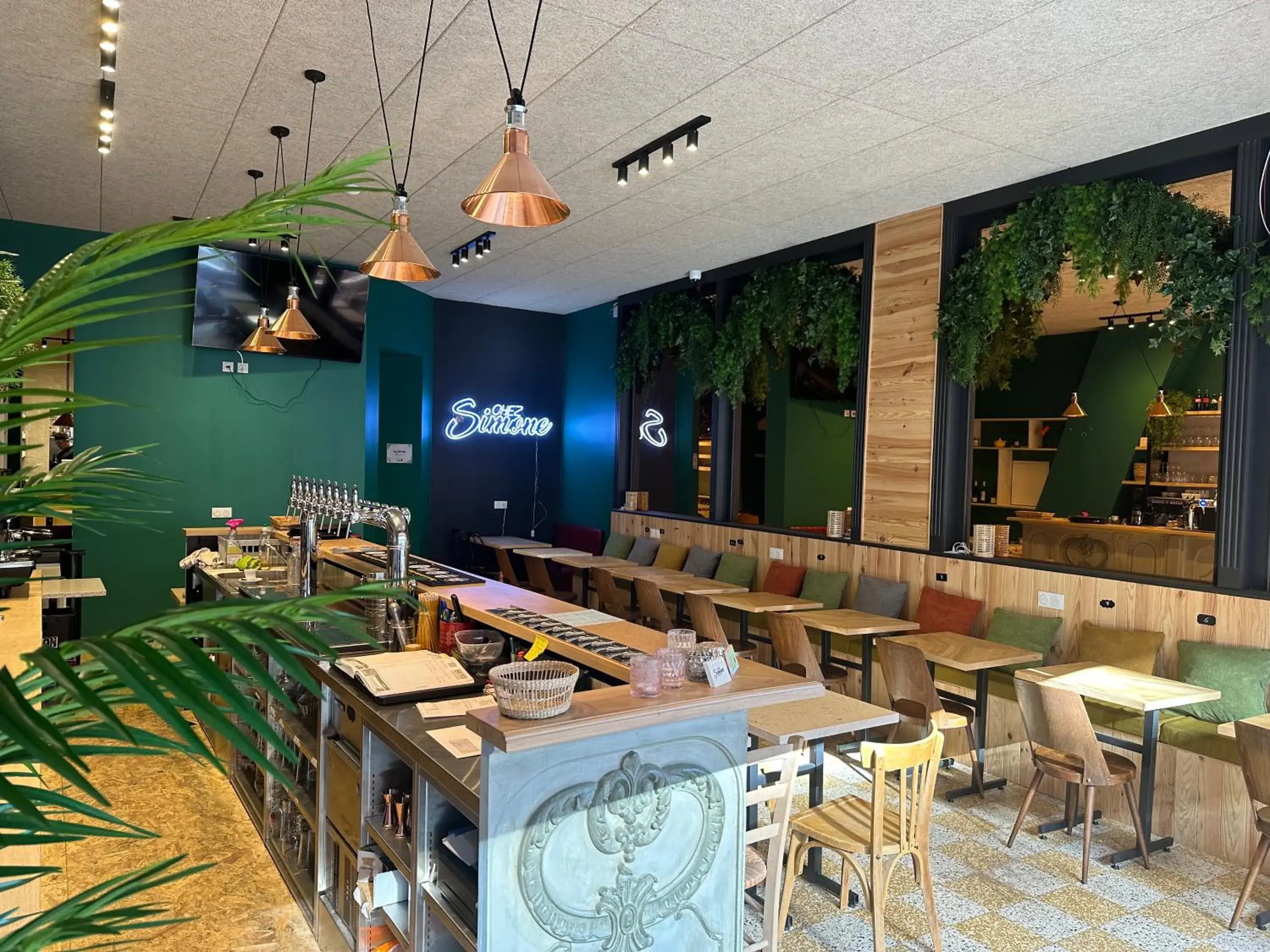 Restaurant/places to eat in CALM Appart' & Hostel Restaurant/places to eat in CALM Appart' & Hostel