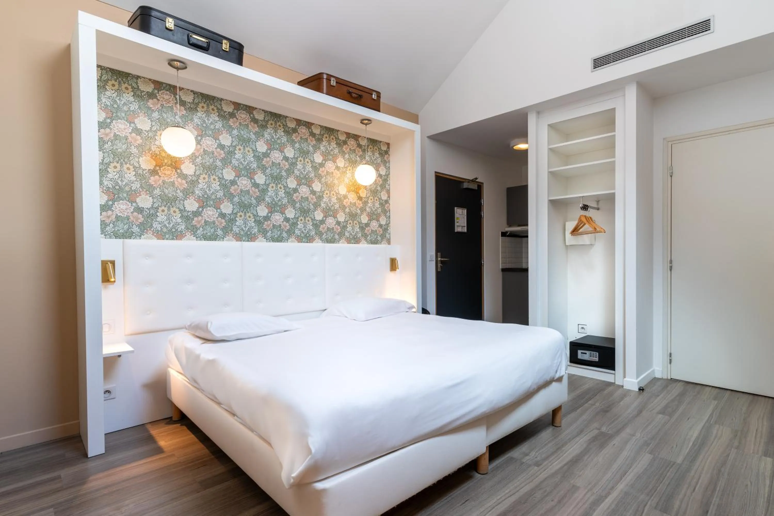 Bed in CALM Appart' & Hostel