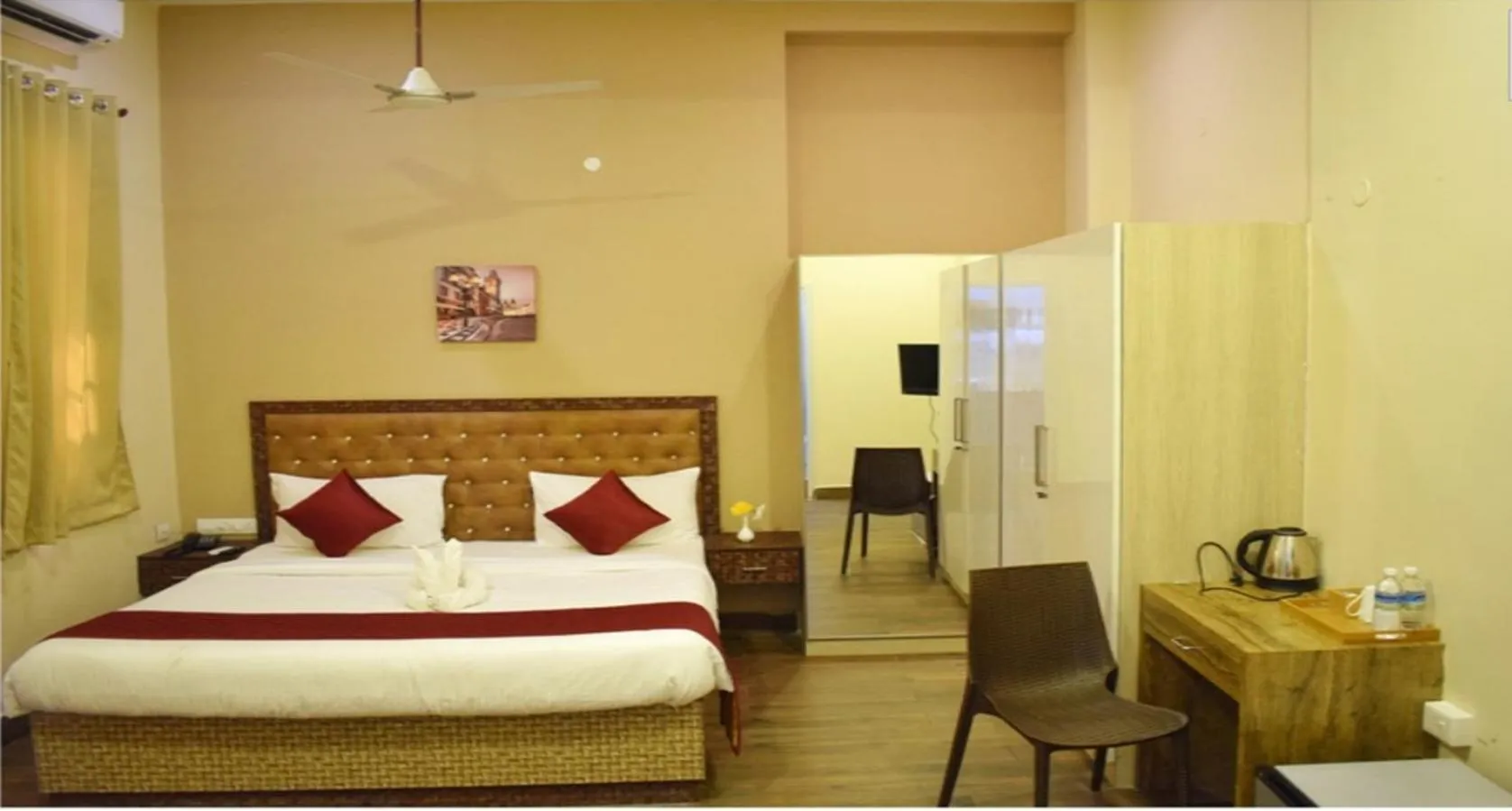 Bedroom, Bed in Villa Montecarlo