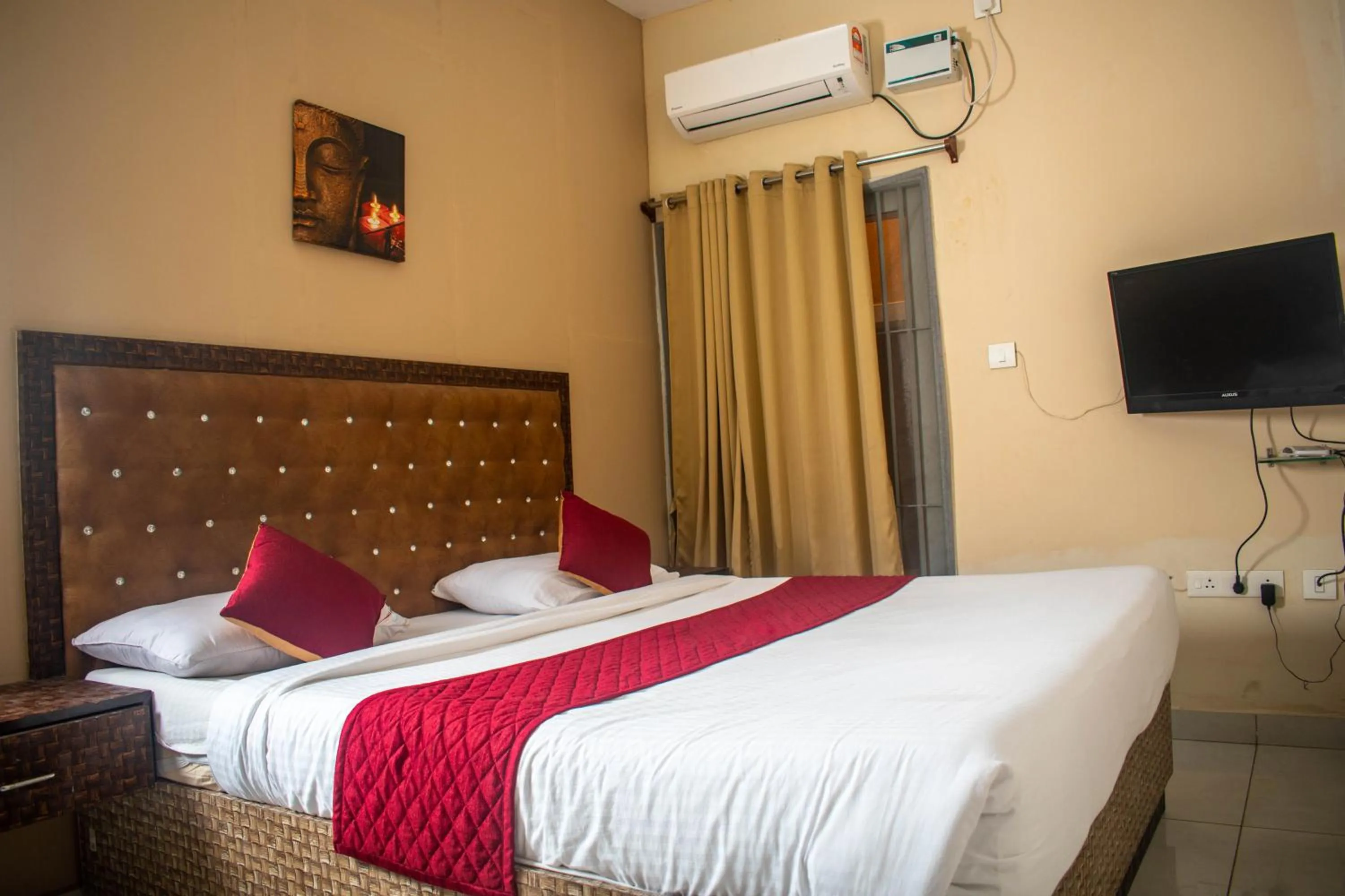 Bedroom, Bed in Villa Montecarlo