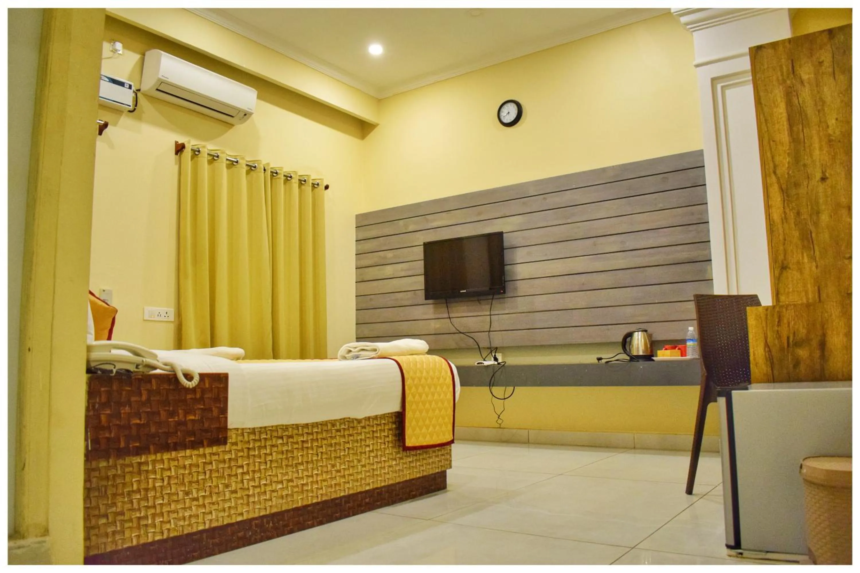 TV and multimedia, Bed in Villa Montecarlo