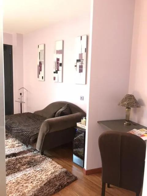 Living room, Bed in La Gourmandine