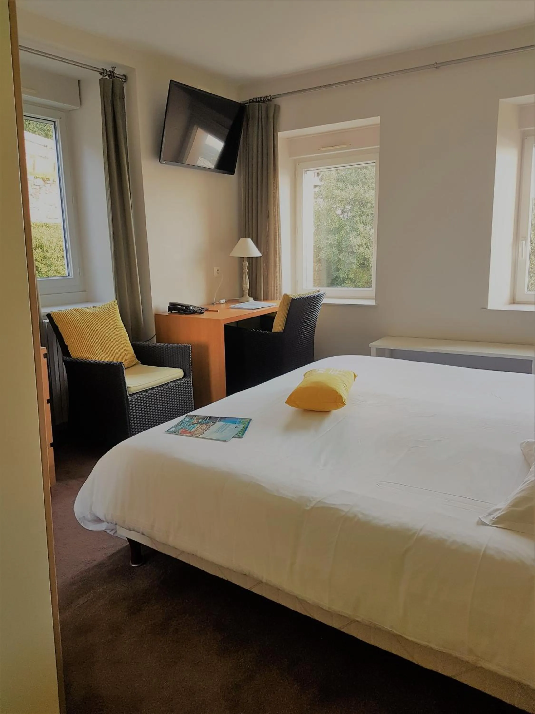 Bedroom, Bed in Hôtel De La Vallée