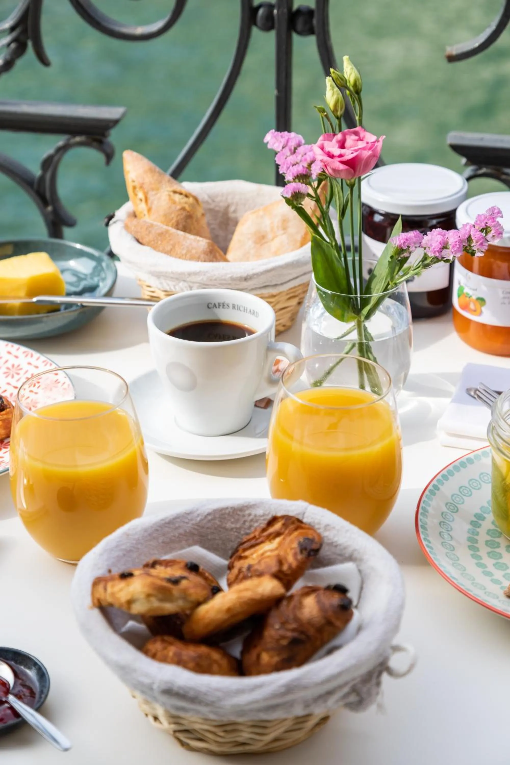 Breakfast in Hôtel De La Vallée
