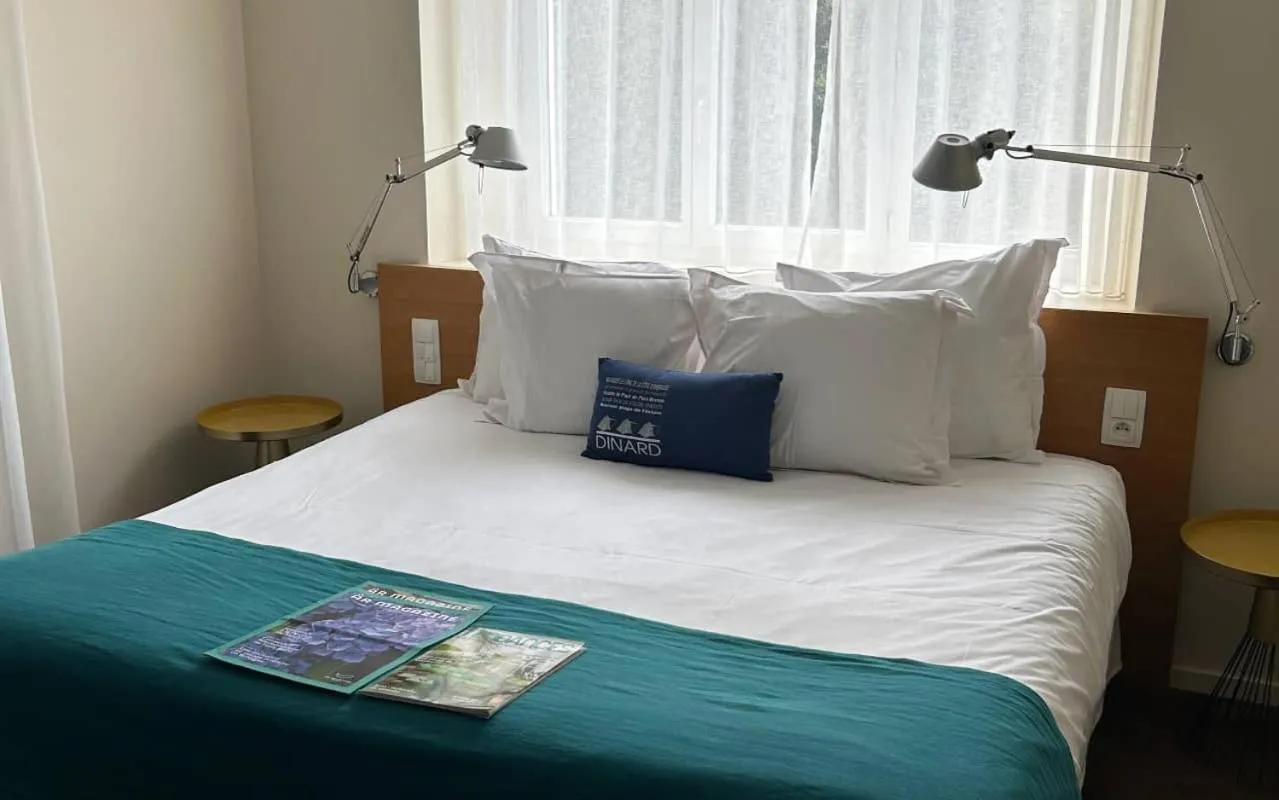 Bed in Hôtel De La Vallée