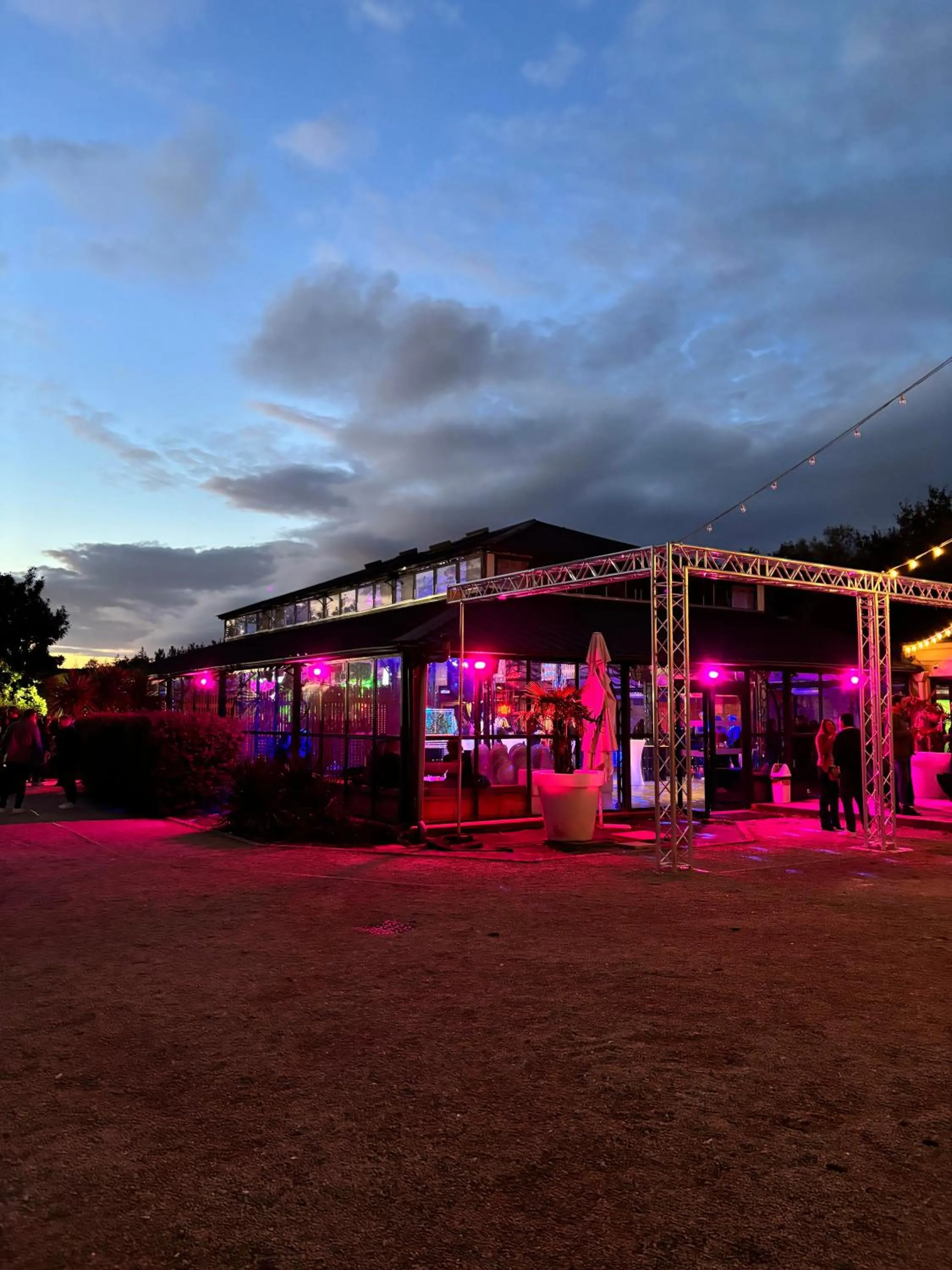 Evening entertainment in Le Domaine des Lys