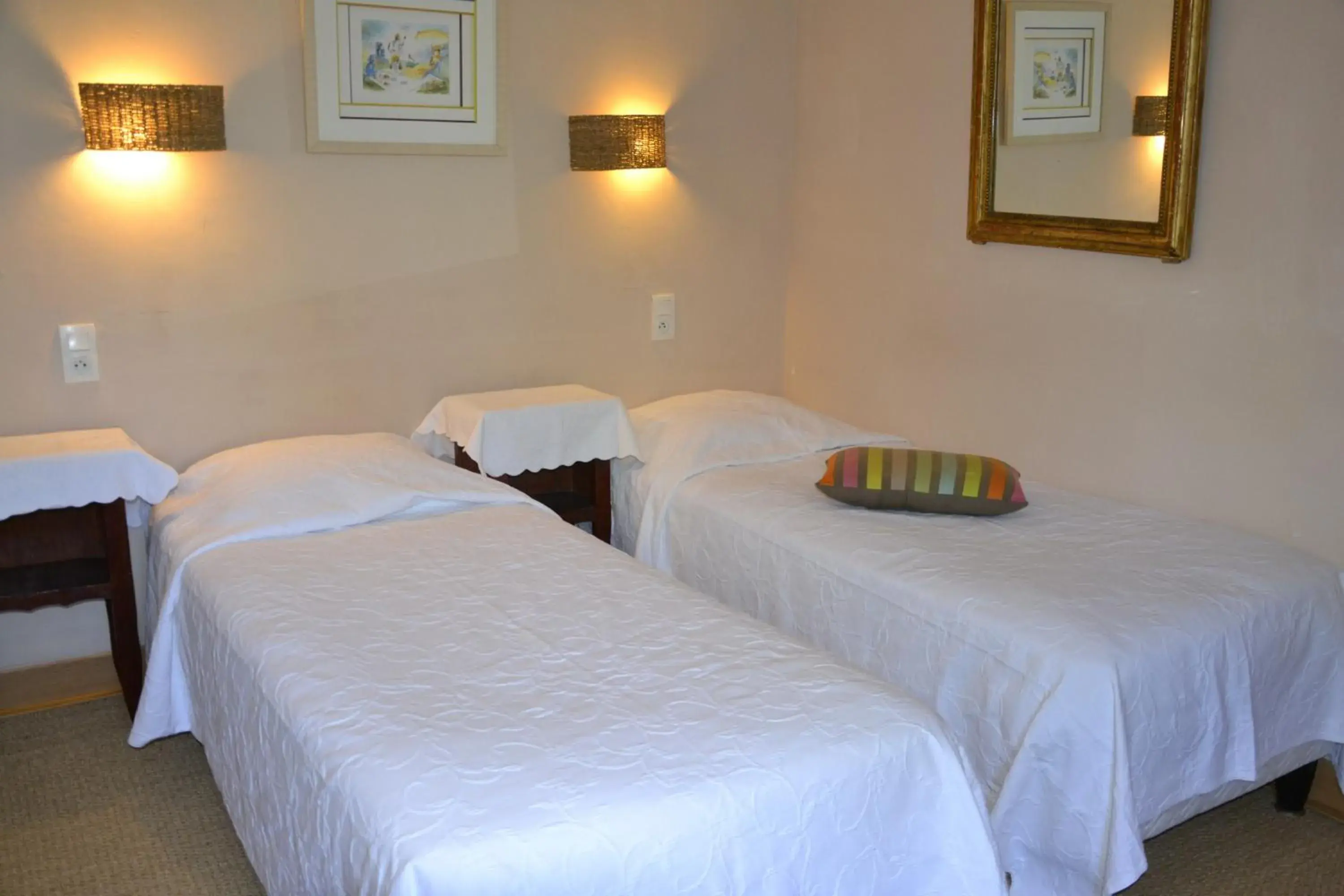 Comfort Twin Room in Hotellerie de l'Esplanade Comfort Twin Room in Hotellerie de l'Esplanade