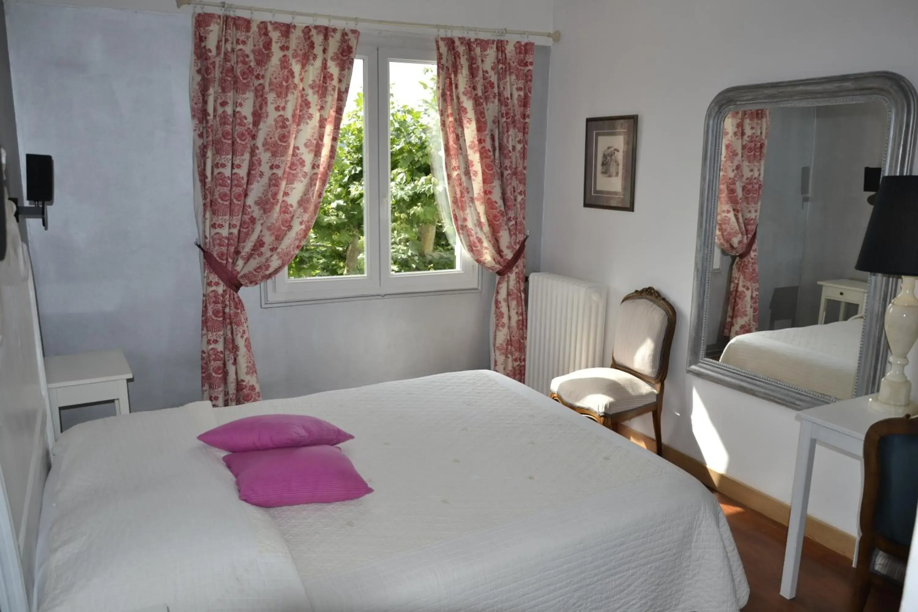 Comfort Double Room in Hotellerie de l'Esplanade Comfort Double Room in Hotellerie de l'Esplanade