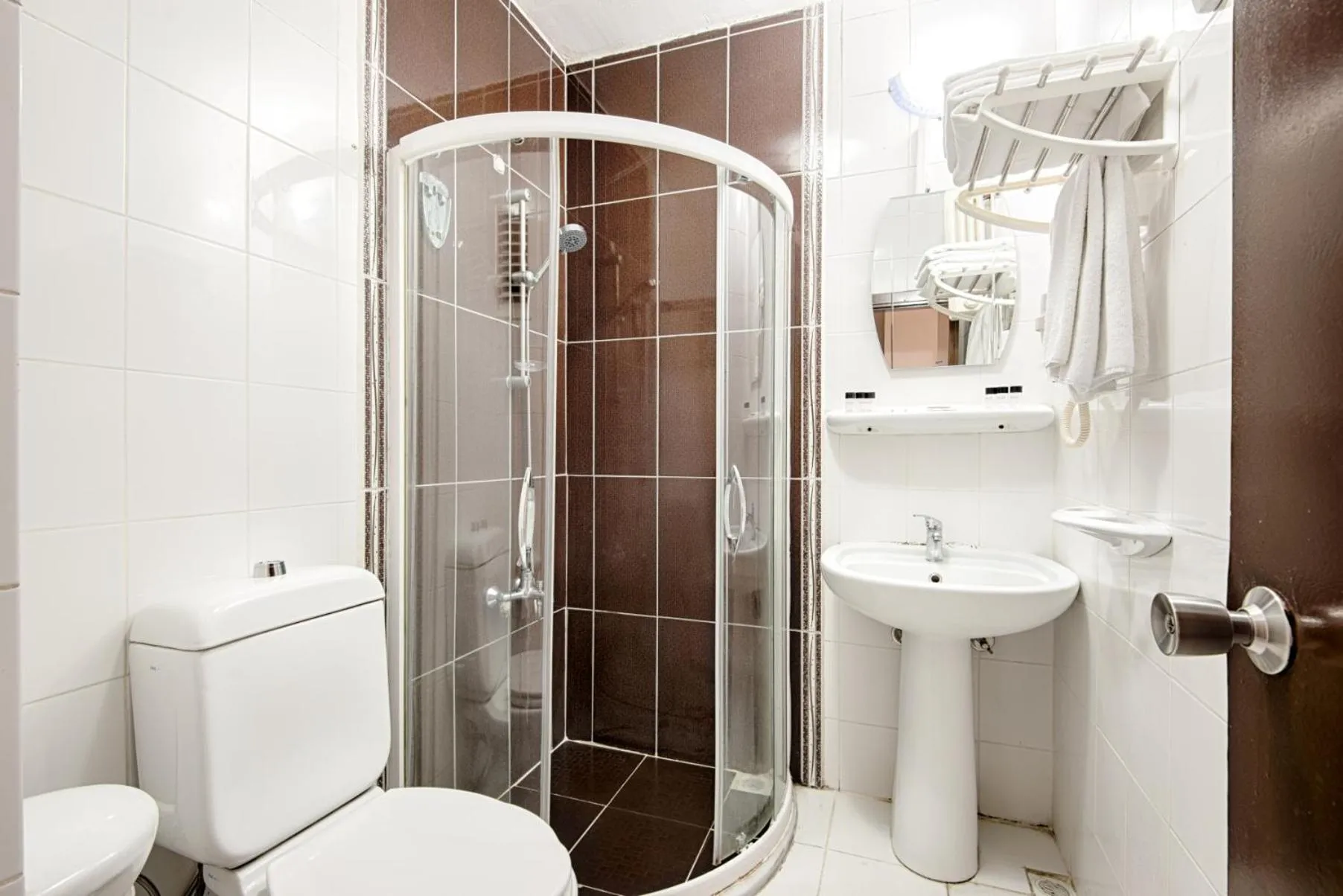 Shower in DİNAR HOTEL