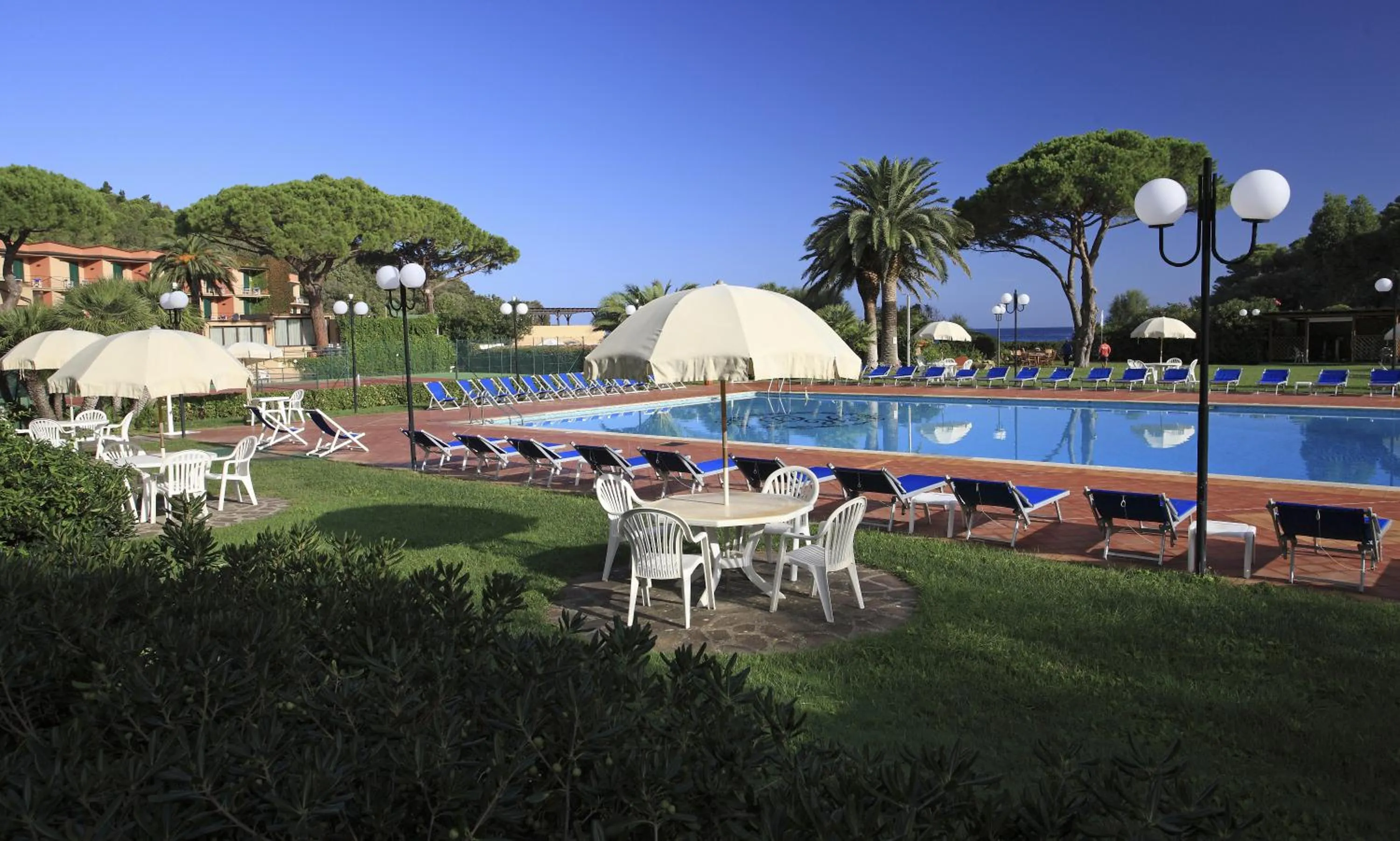 Day in Hotel Desiree