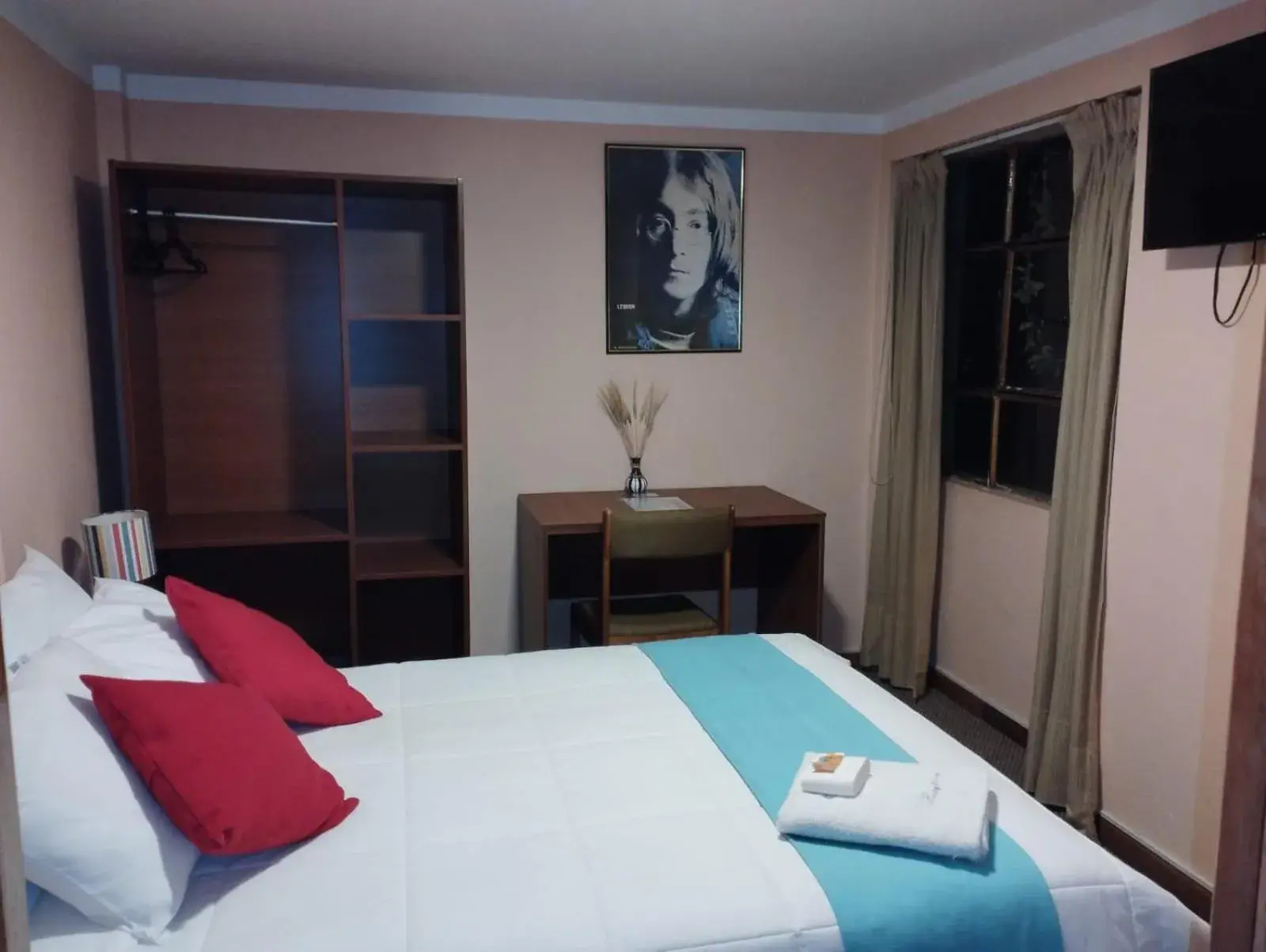 Standard Single Room with Shower - single occupancy in Huaytusive Inn Hotel Standard Single Room with Shower - single occupancy in Huaytusive Inn Hotel