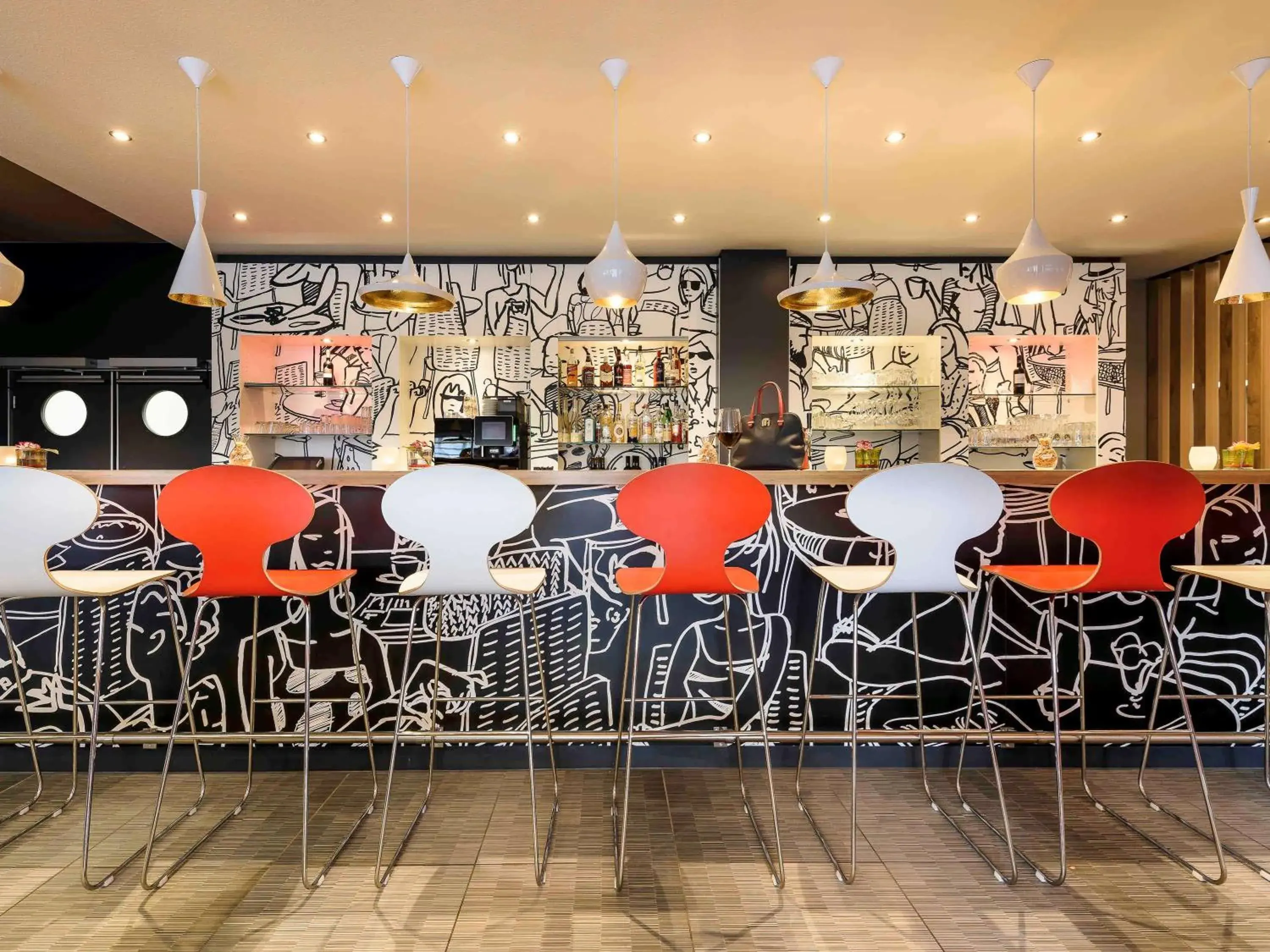 Lounge or bar in ibis Hotel München City Lounge or bar in ibis Hotel München City