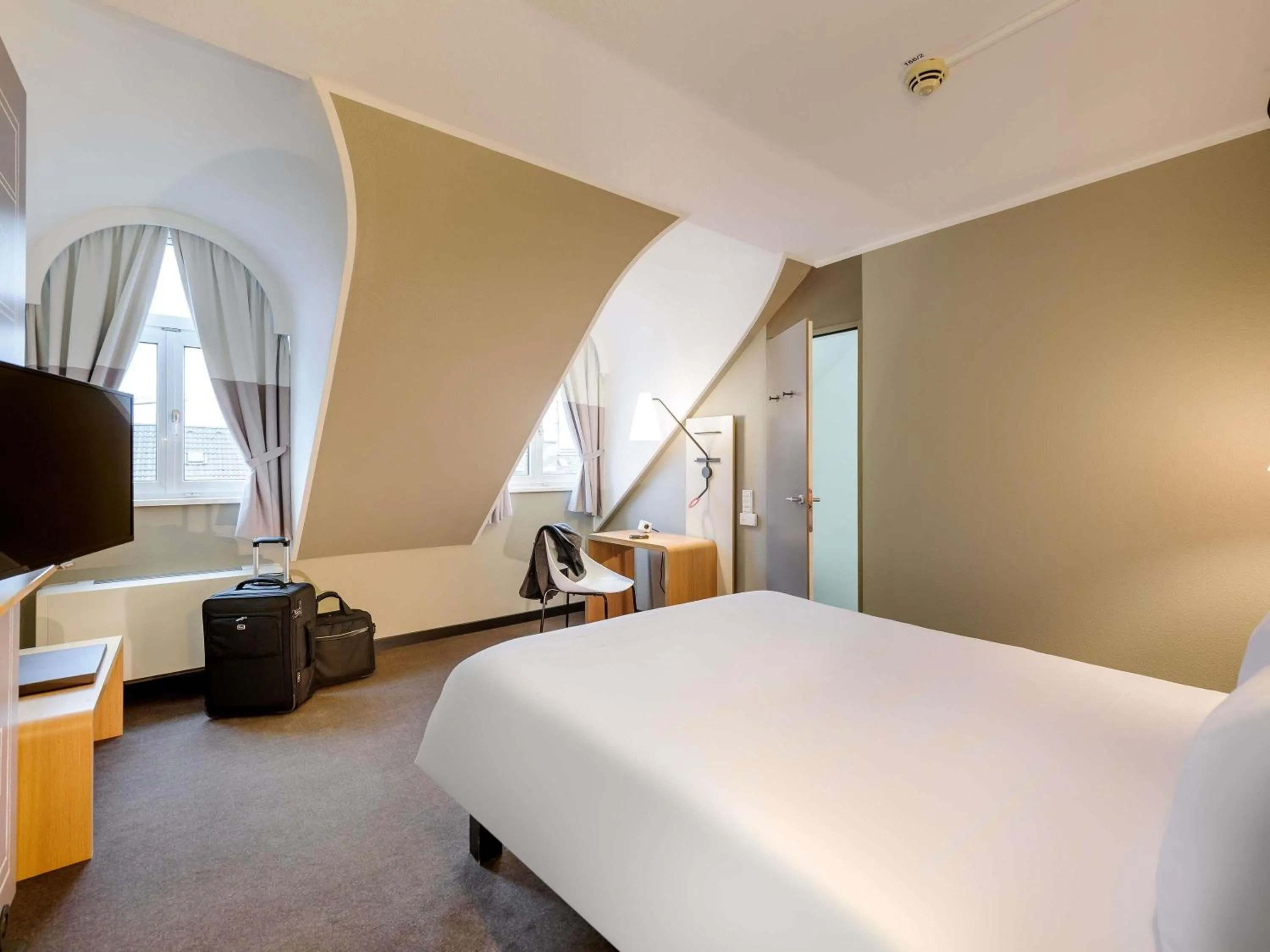 Bedroom, Bed in ibis Hotel München City