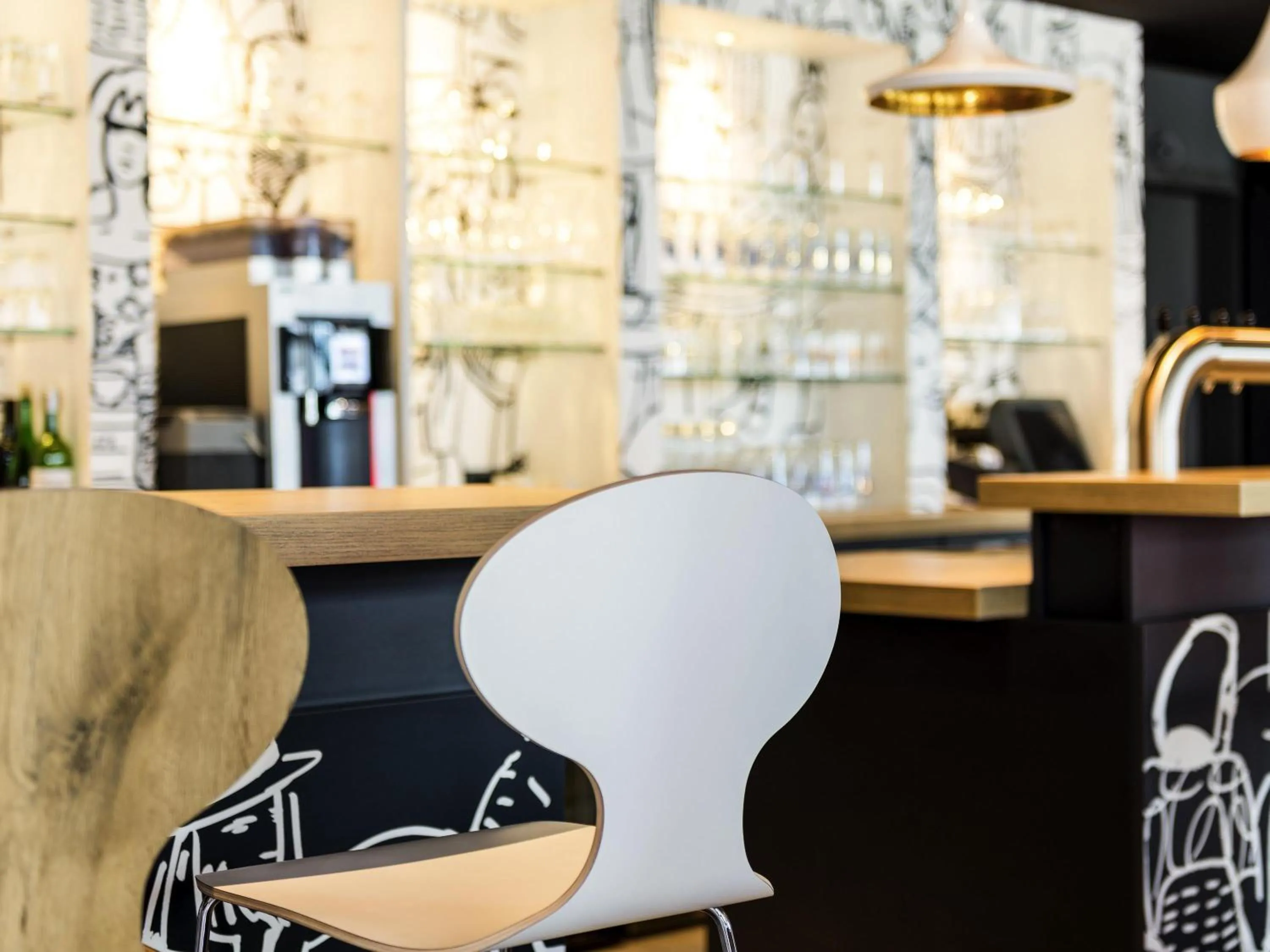 Lounge or bar in ibis Hotel München City