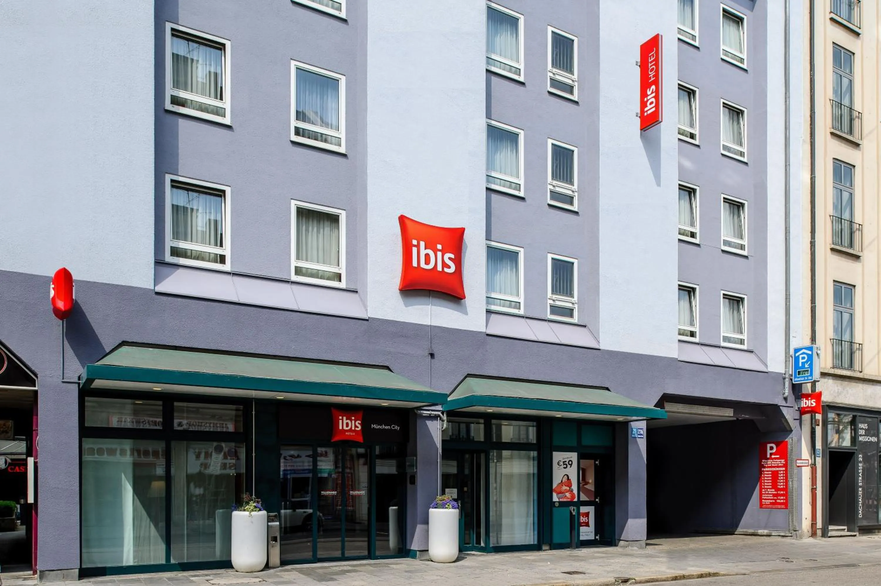 Property building in ibis Hotel München City