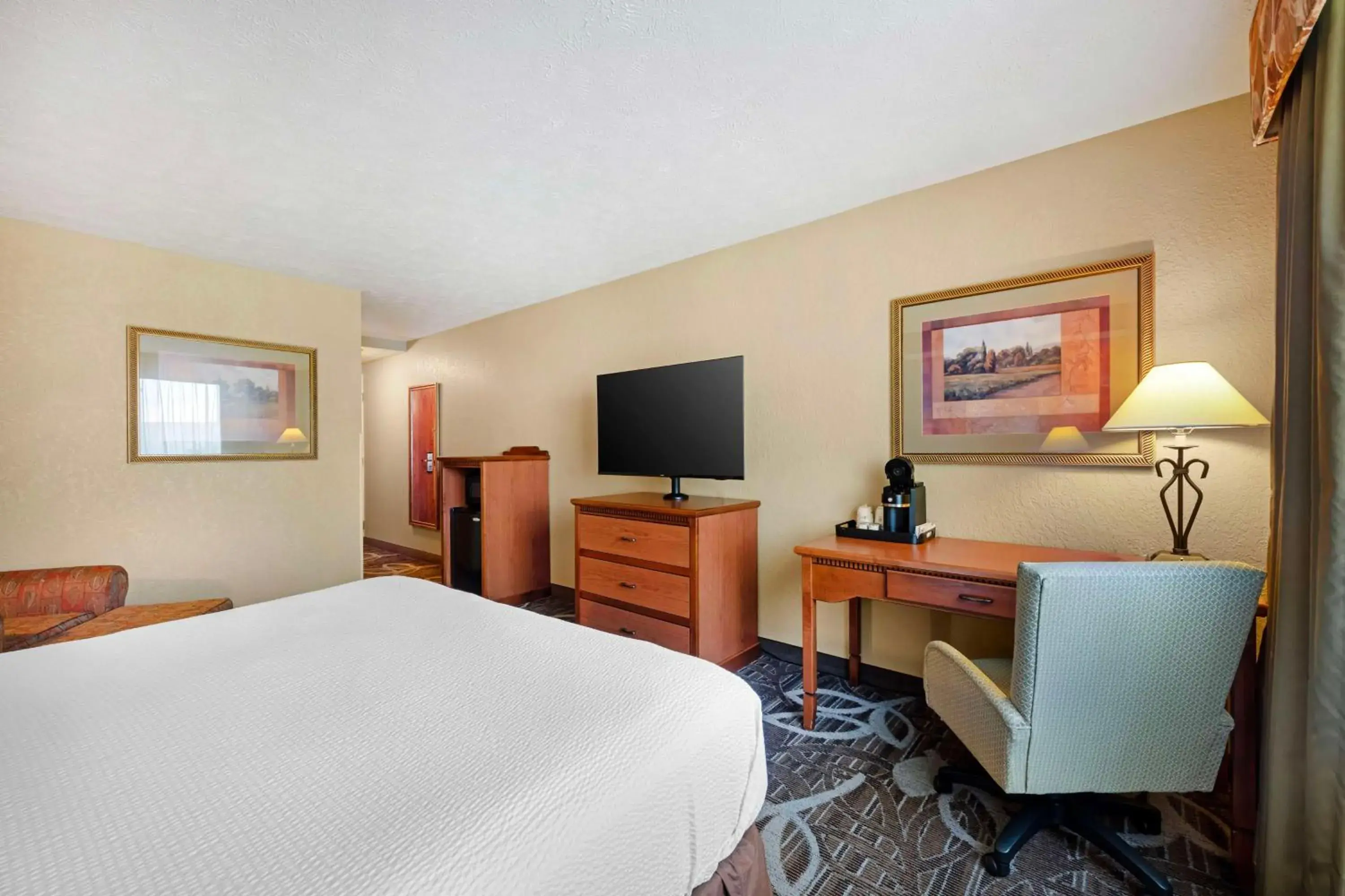 Bedroom, Bed in Best Western Plus Mid Nebraska Inn & Suites Bedroom, Bed in Best Western Plus Mid Nebraska Inn & Suites