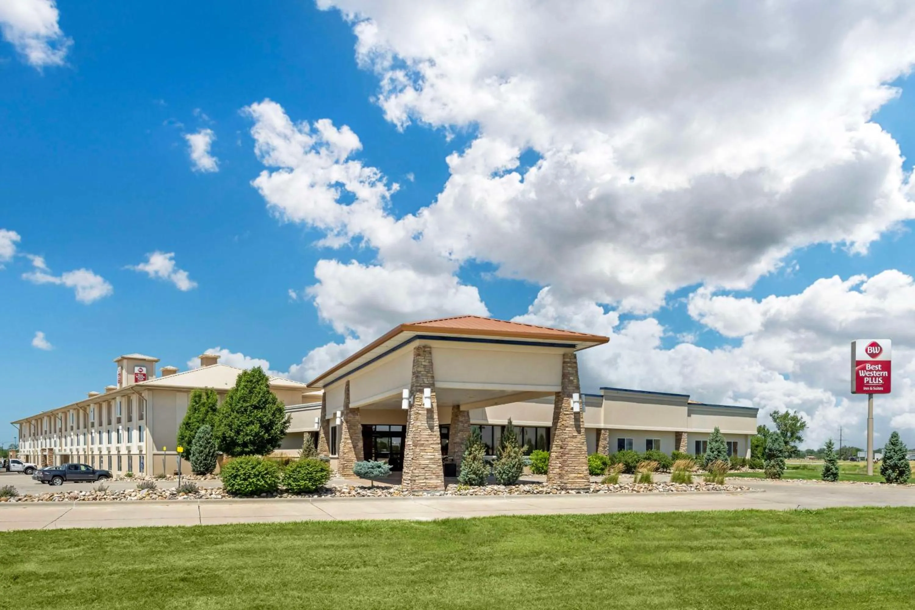 Property building in Best Western Plus Mid Nebraska Inn & Suites